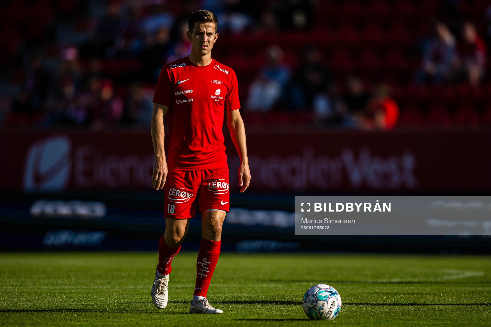 Sander Kartum of Brann warms up