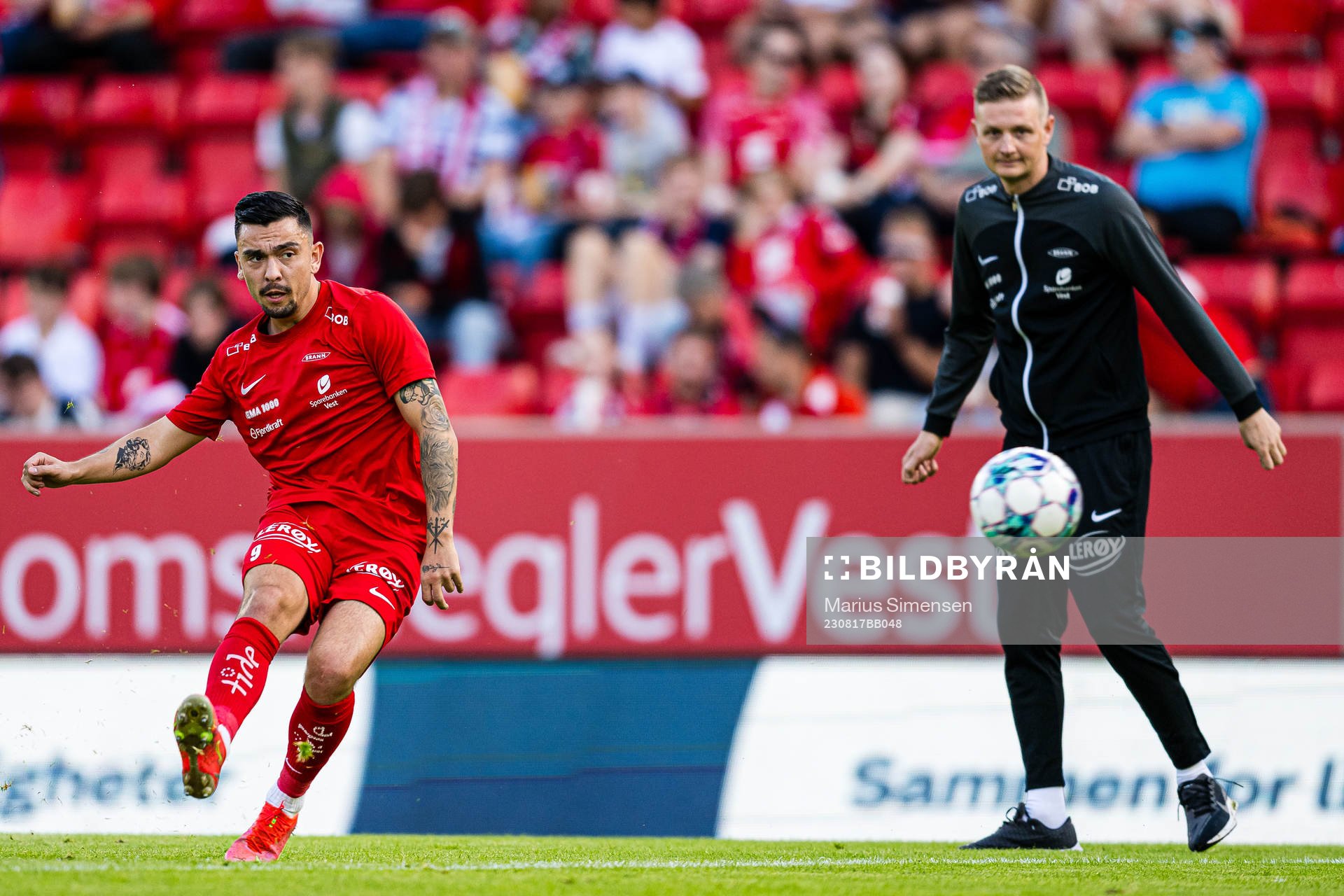 Niklas Castro of Brann warms up
