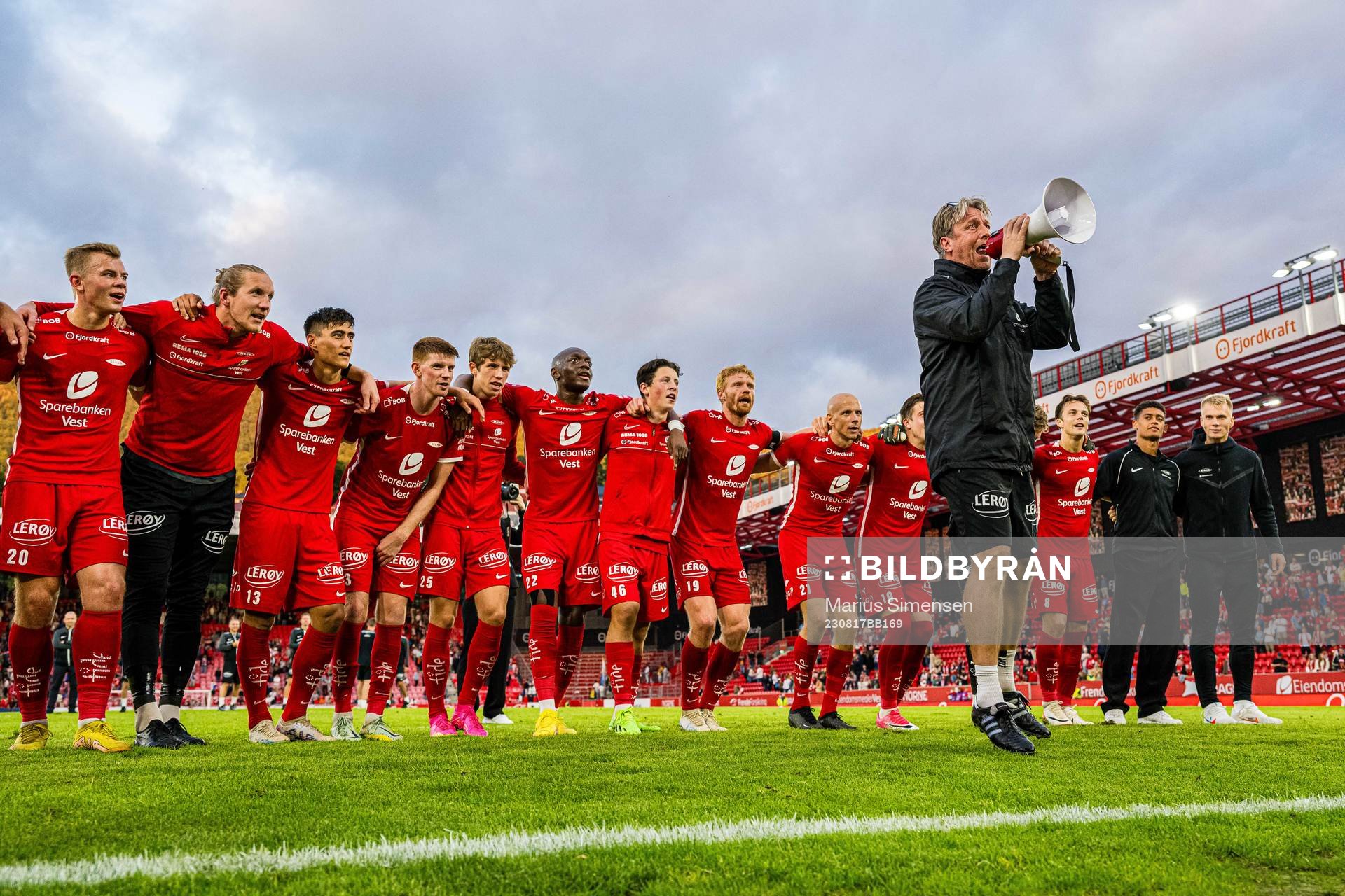 Players and staff of Brann celebrates