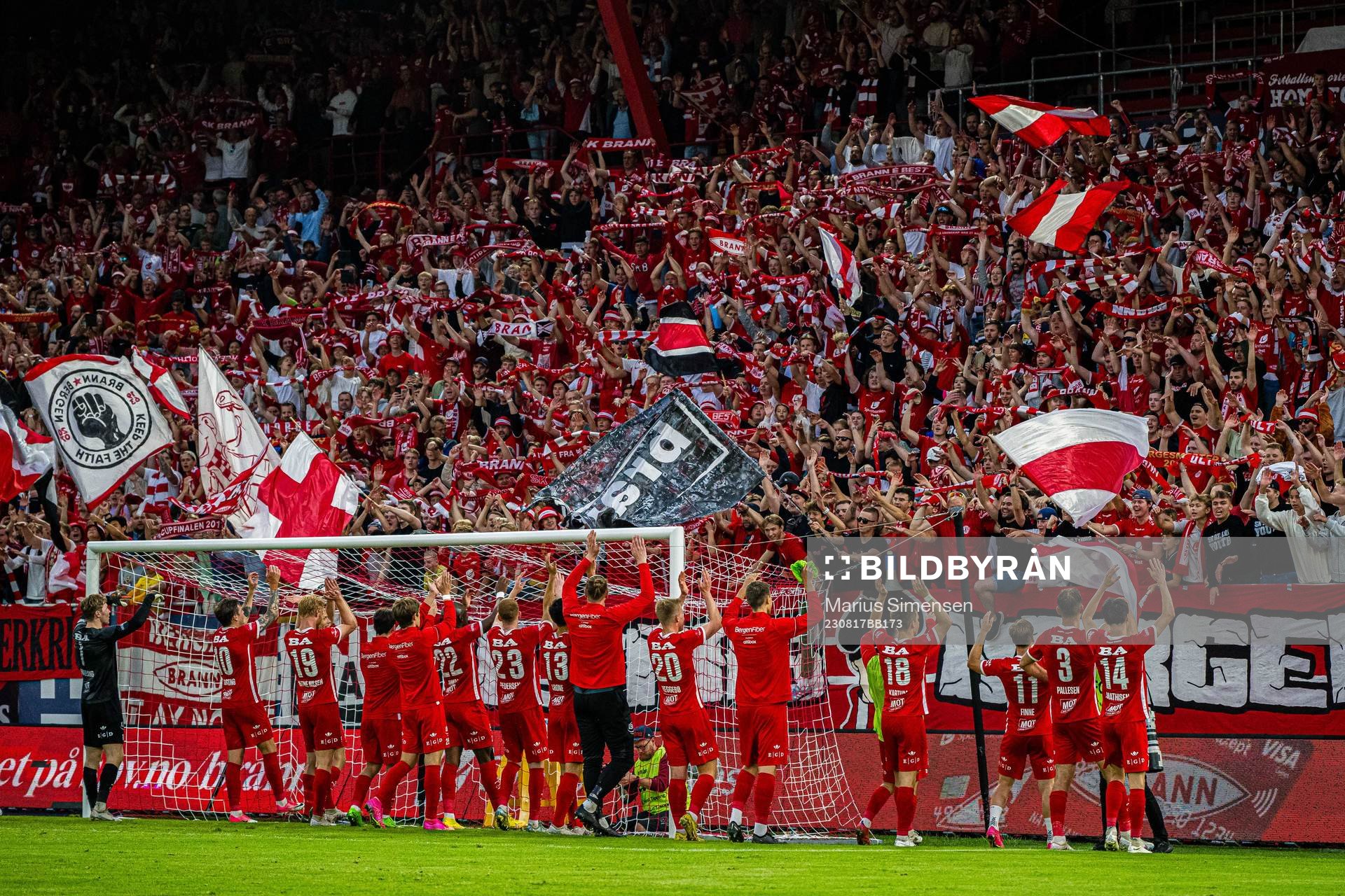 Players and staff of Brann celebrates