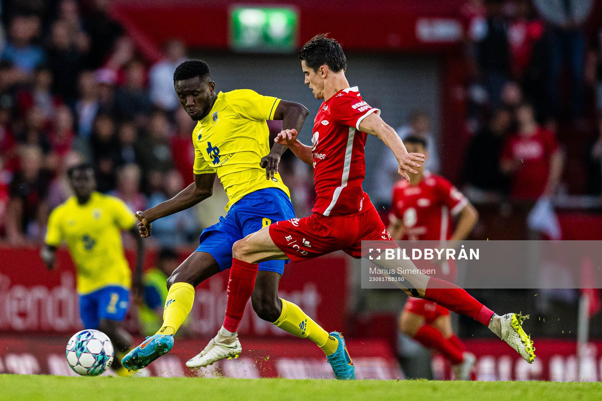 Eboue Kouassi of Arouca and Ulrik Mathisen of Brann