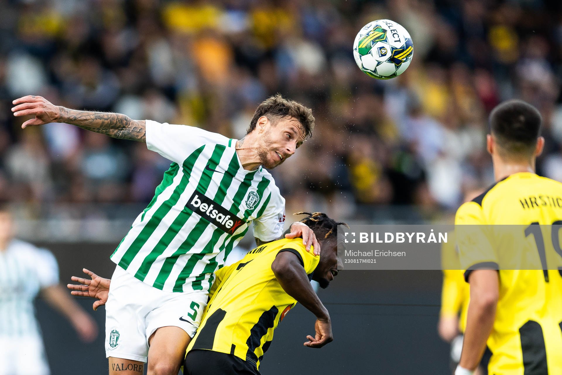 Nicolas Gorobsov of Zalgiris Vilnius and Ibrahim Sadiq of