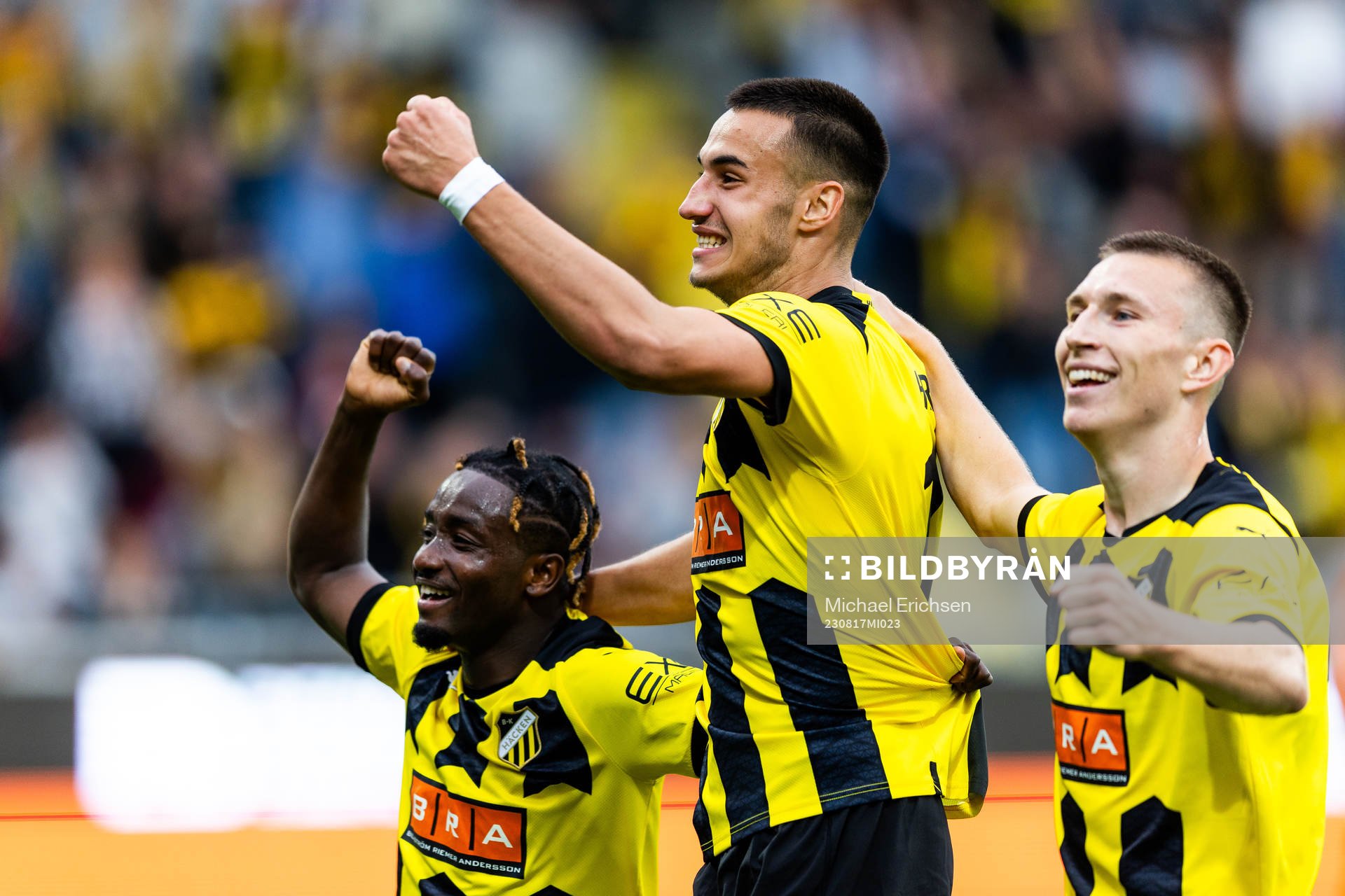 Srdjan Hrstic of Häcken celebrates with Ibrahim Sadiq and