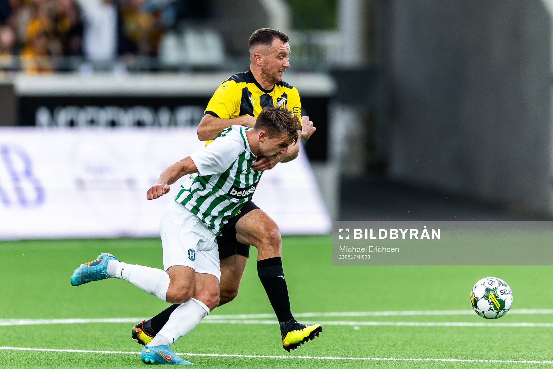 Donatas Kazlauskas of Zalgiris Vilnius and Even Hovland of