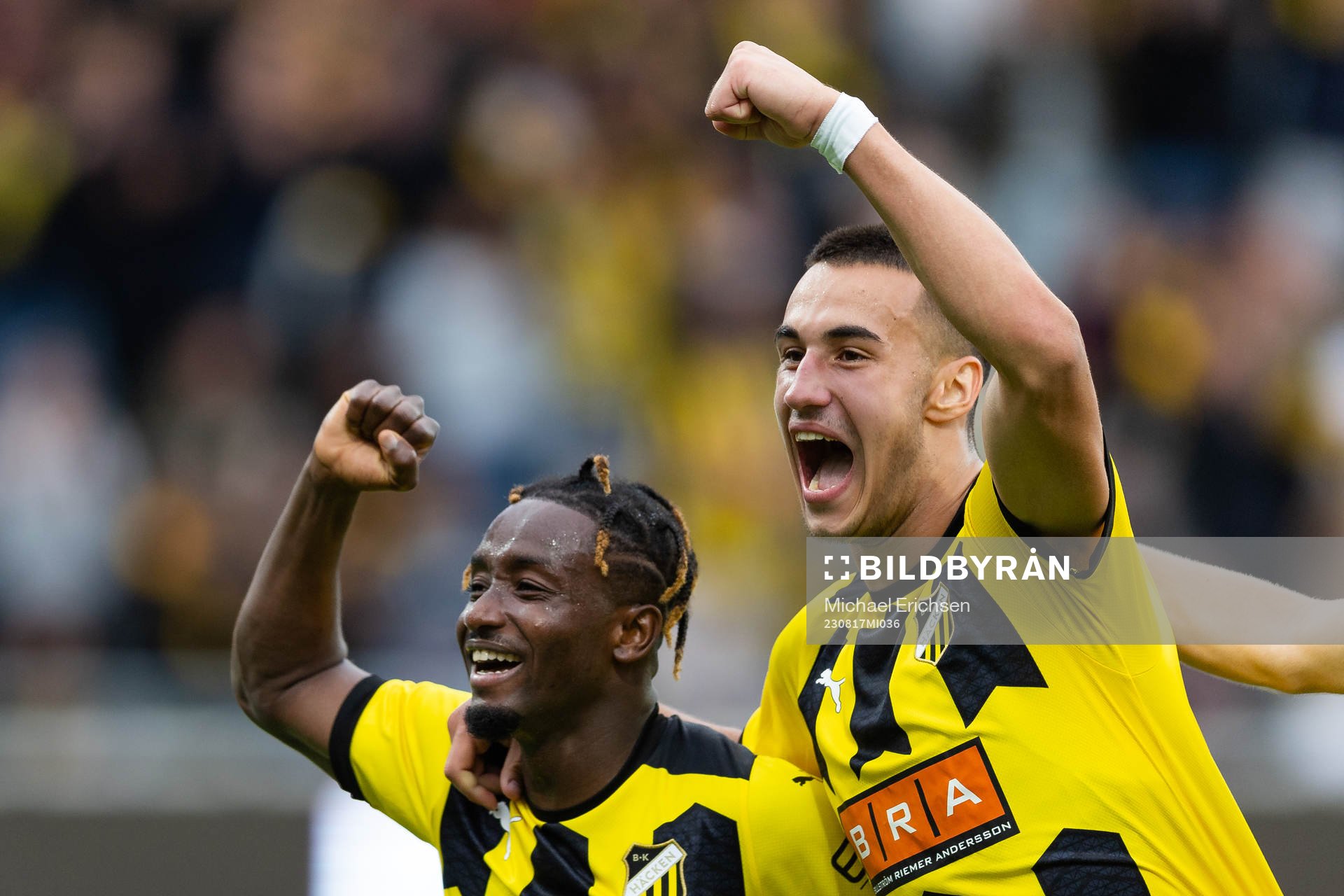 Srdan Hrstic of Häcken celebrates with Ibrahim Sadiq