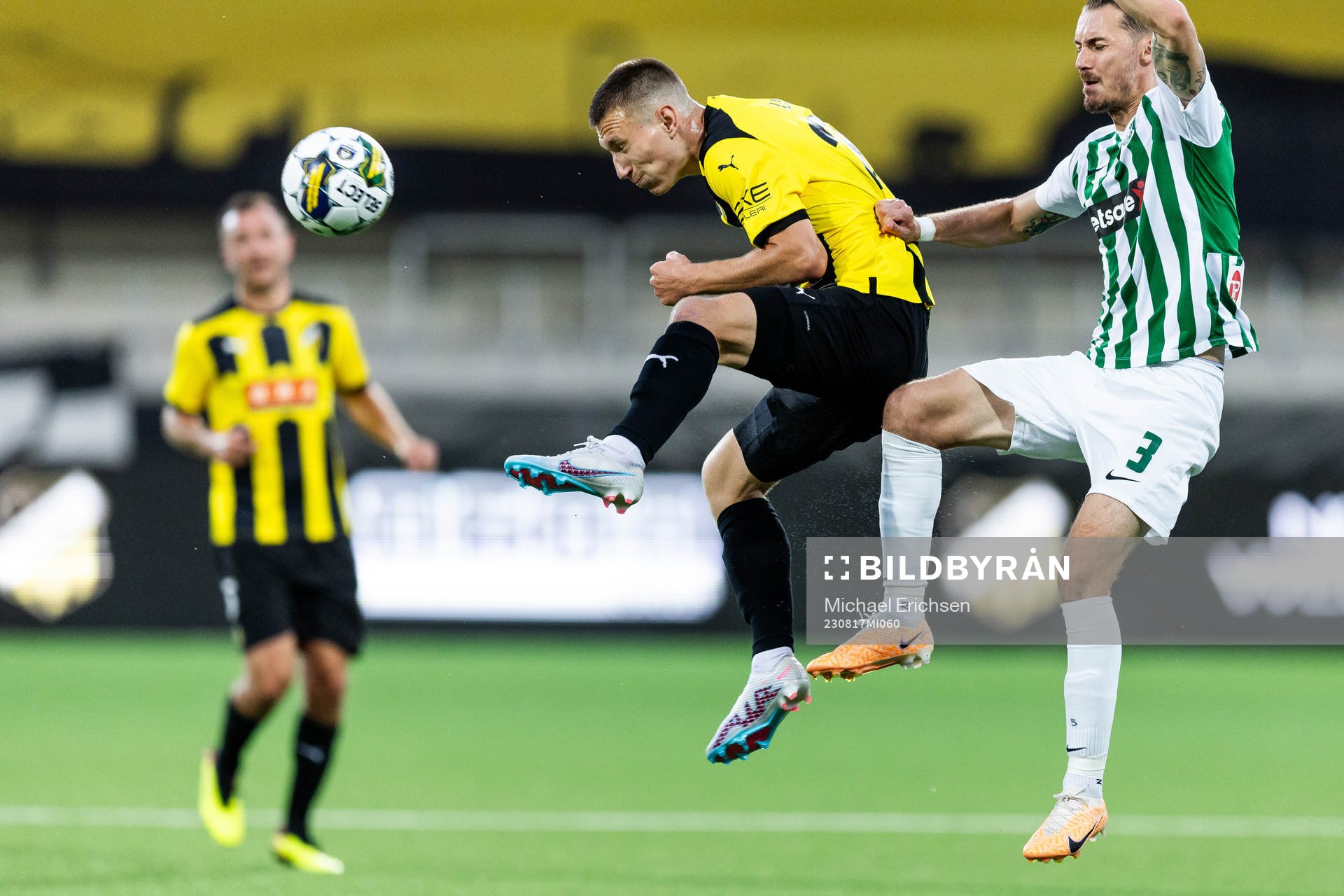 Kristoffer Lund Hansen of Häcken and Mario Pavelic of Zalgiris Vilnius during the UEFA Europa League qualification match between BK Häcken and Zalgiris Vilnius on August 17, 2023 in Göteborg.
