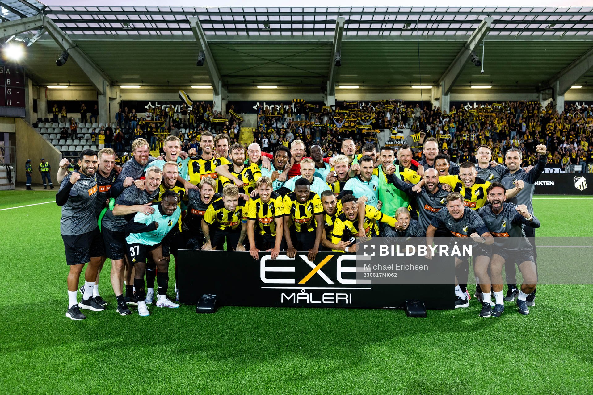 Players and team of Häcken celebrates