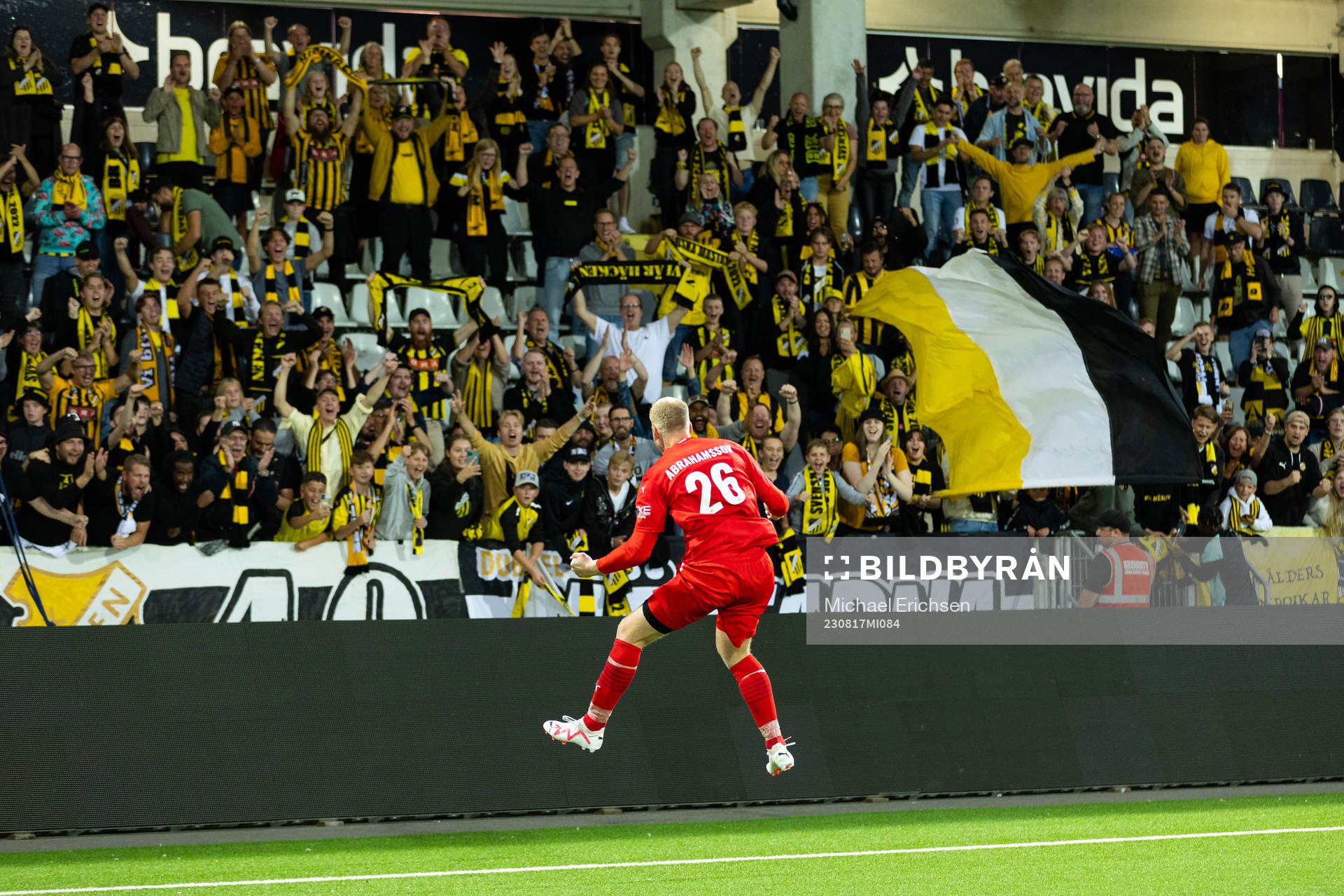 Goalkeeper Peter Abrahamsson of Häcken celebrates with supporters after the UEFA Europa League qualification match between BK Häcken and Zalgiris Vilnius on August 17, 2023 in Göteborg.