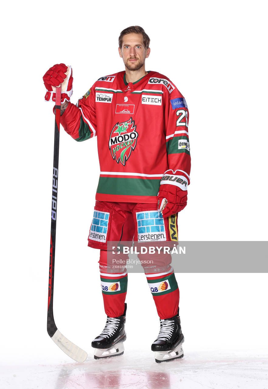 s Emil Wahlbergposerar för ett porträtt