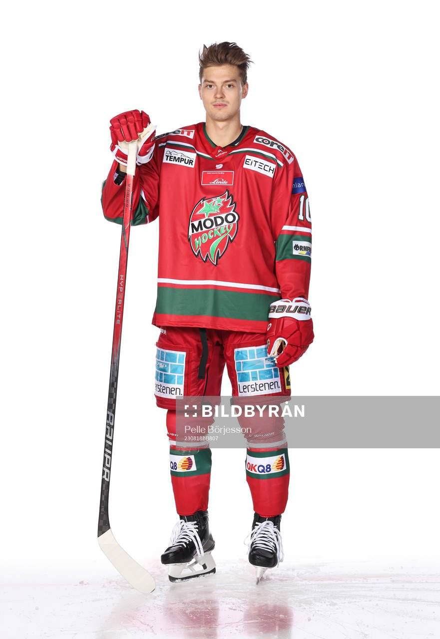 s Sampo Rantaposerar för ett porträtt