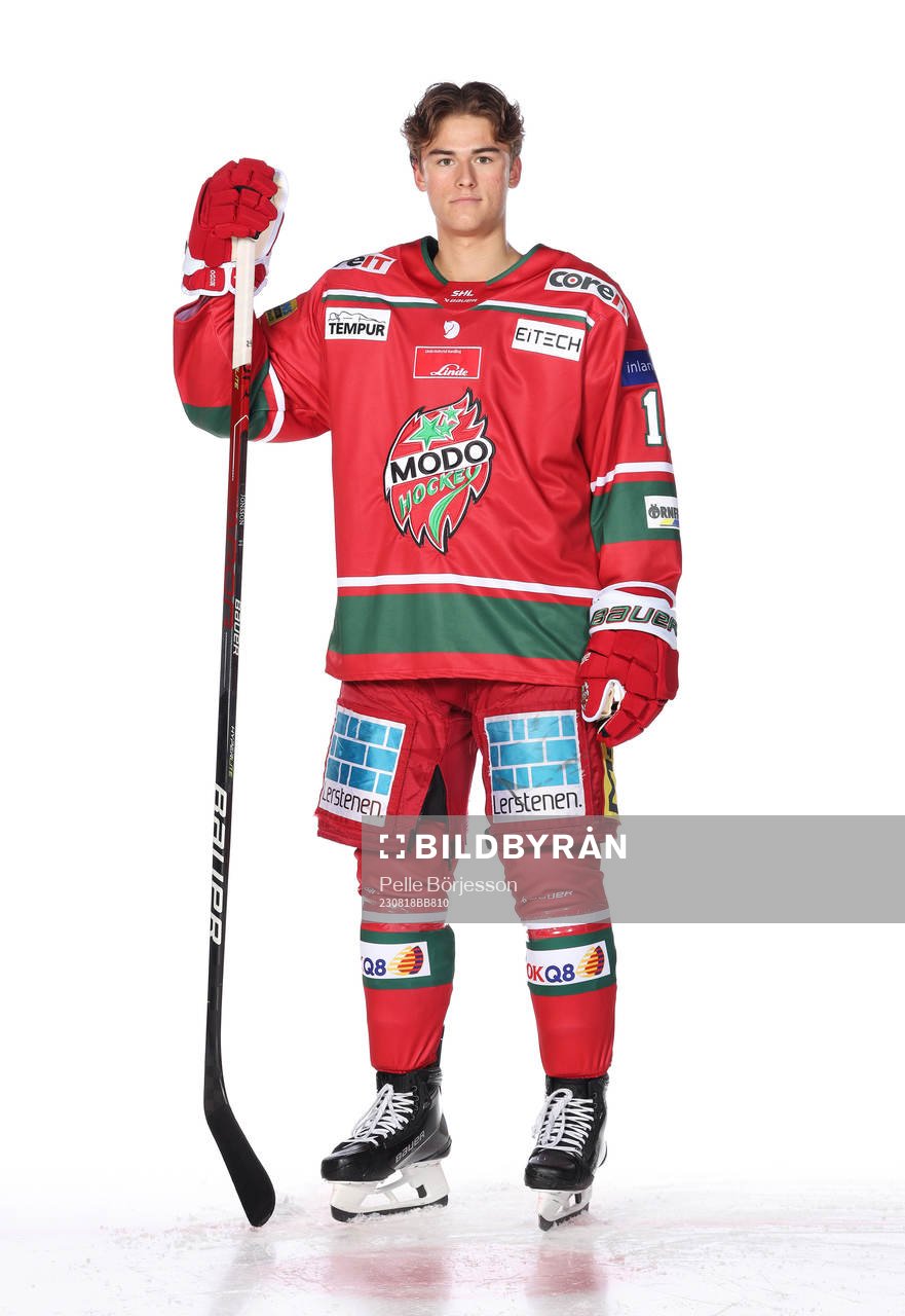 s Ville Jonssonposerar för ett porträtt