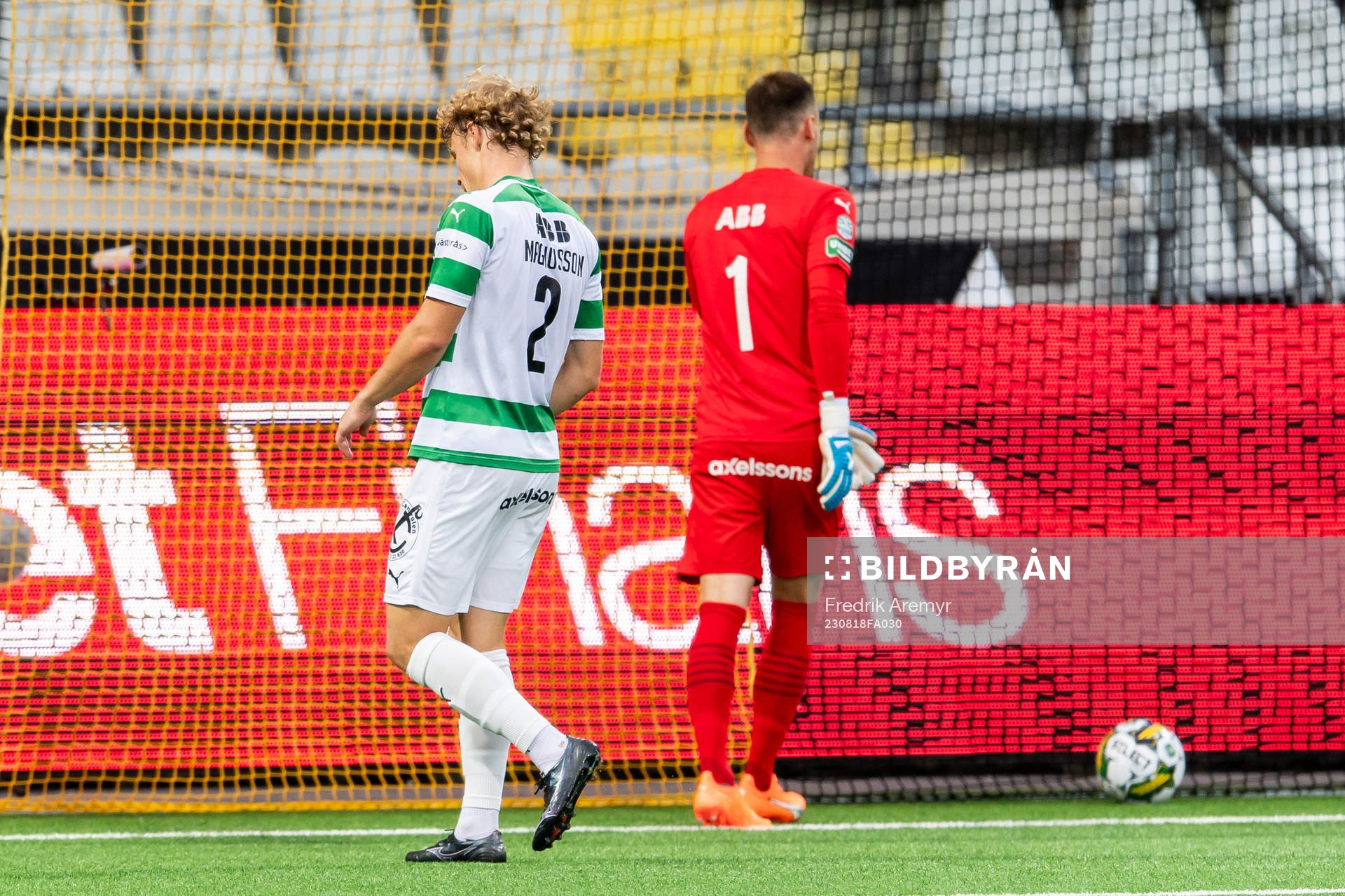 Västerås SKs Herman Magnusson och målvakt Anton