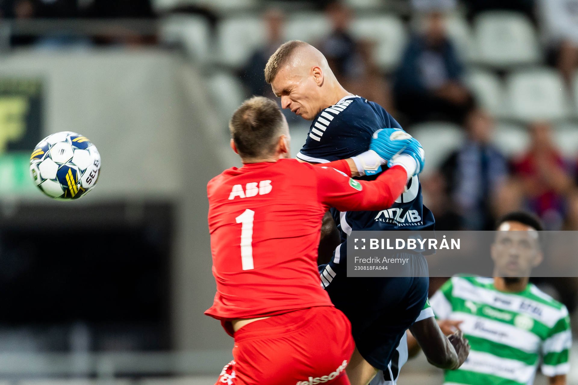 Utsiktens Lucas Hedlund nickar in 4-0 bakom Västerås SKs