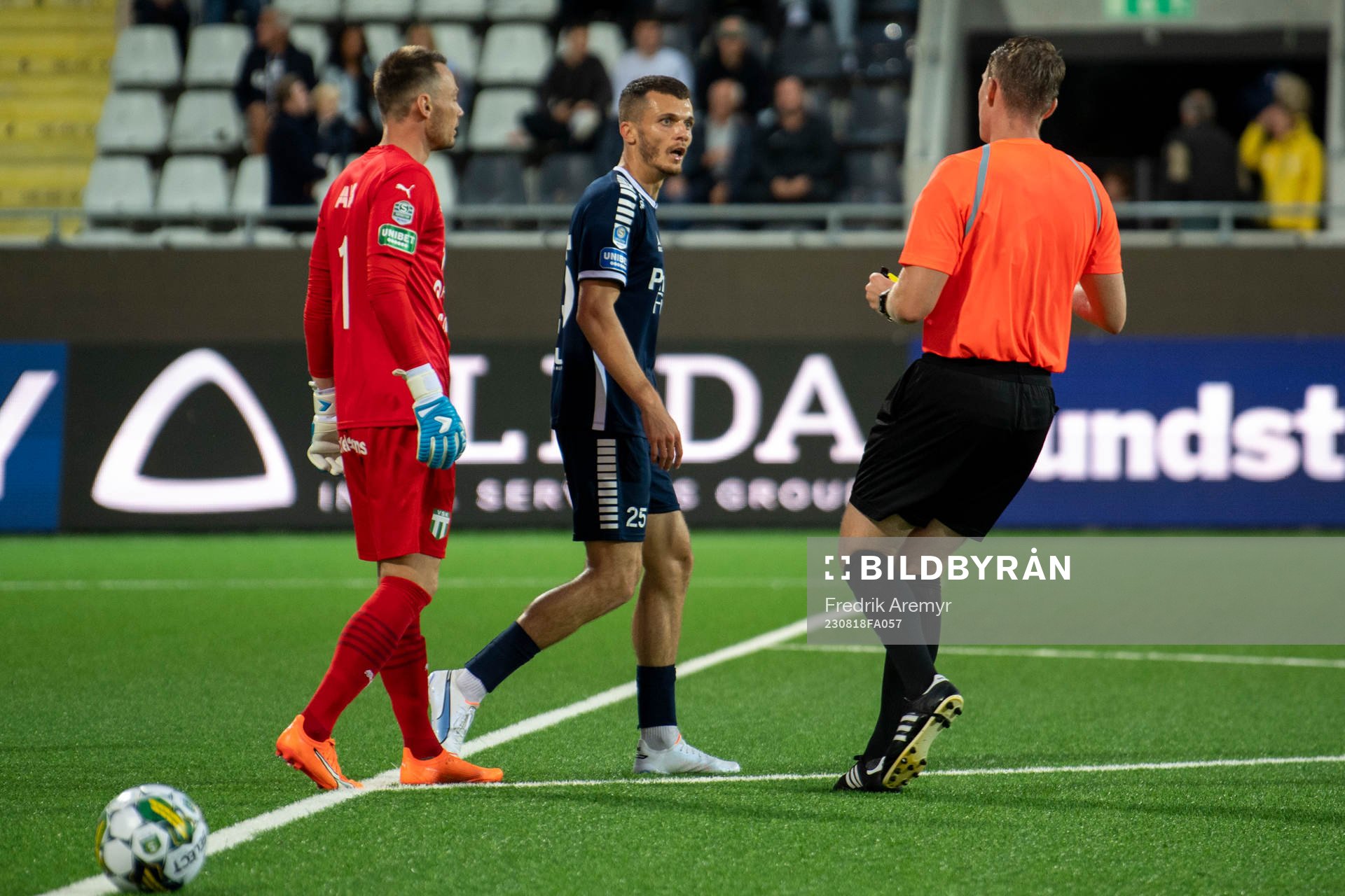 Västerås SKs målvakt Anton Fagerström , Utsiktens Yoann