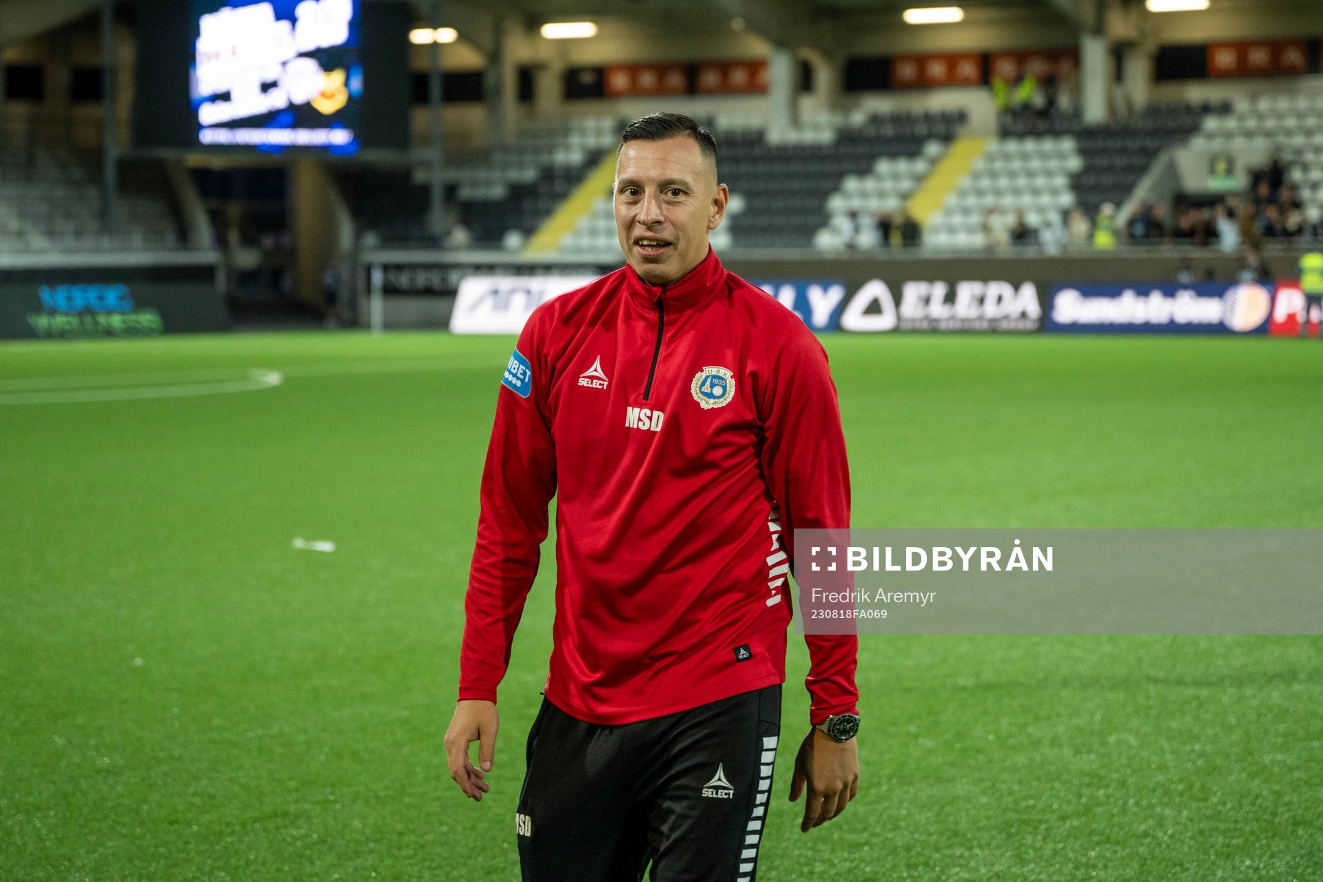 Utsiktens  tränare Martin Smedberg Dalence jublar