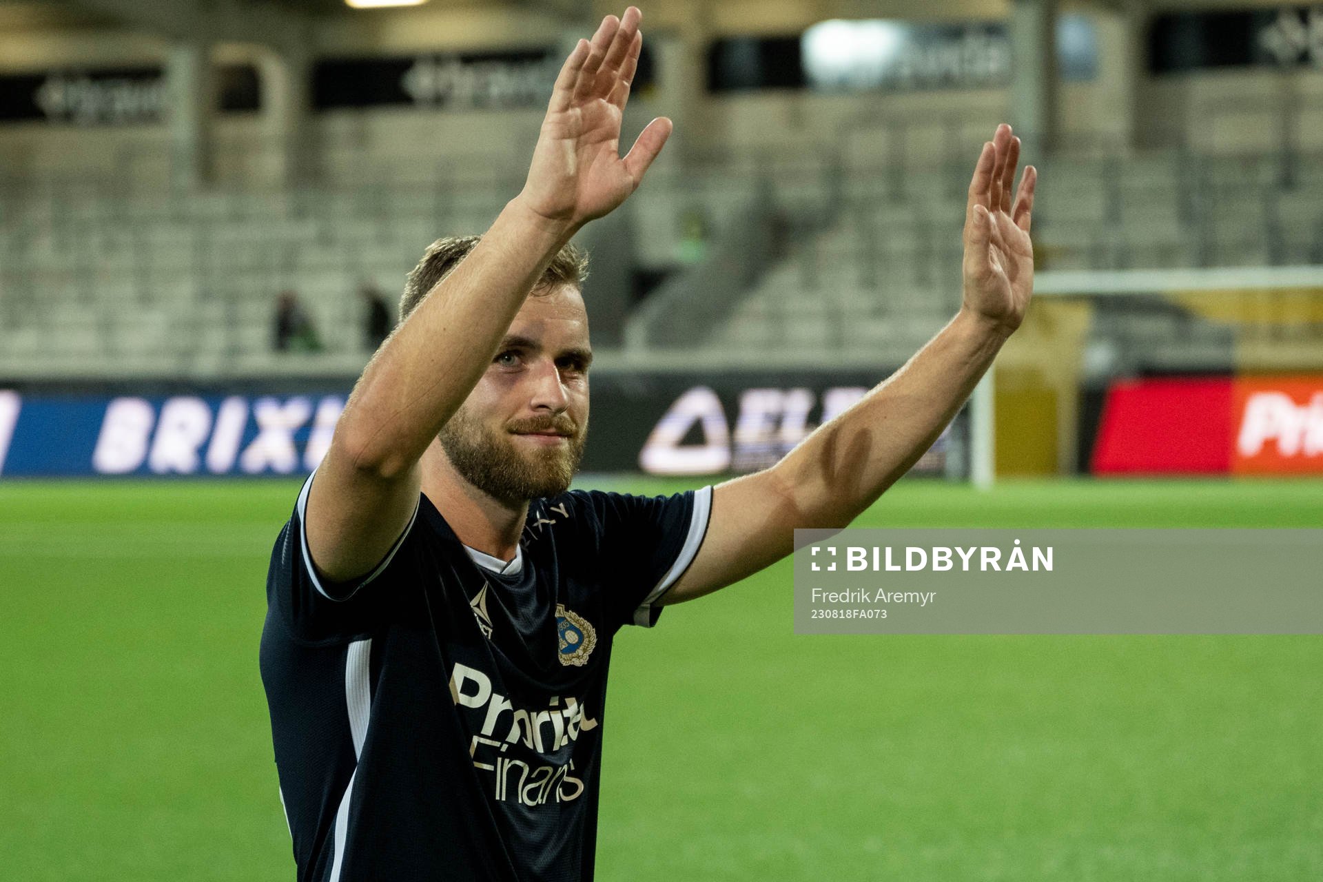 Utsiktens Erik Gunnarsson jublar efter fotbollsmatchen i Superettan mellan Utsikten och Västerås SK den 18 augusti 2023 i Göteborg. 
