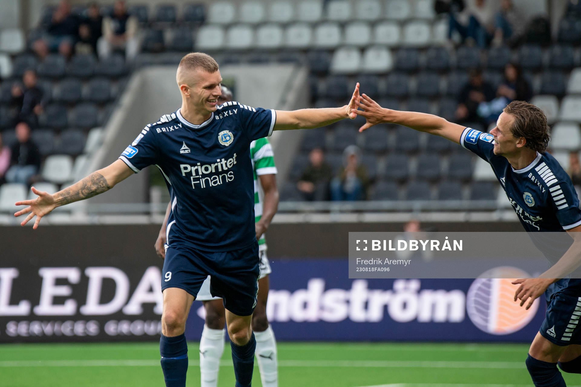 Utsiktens Lucas Hedlund och Fredrik Martinsson jublar