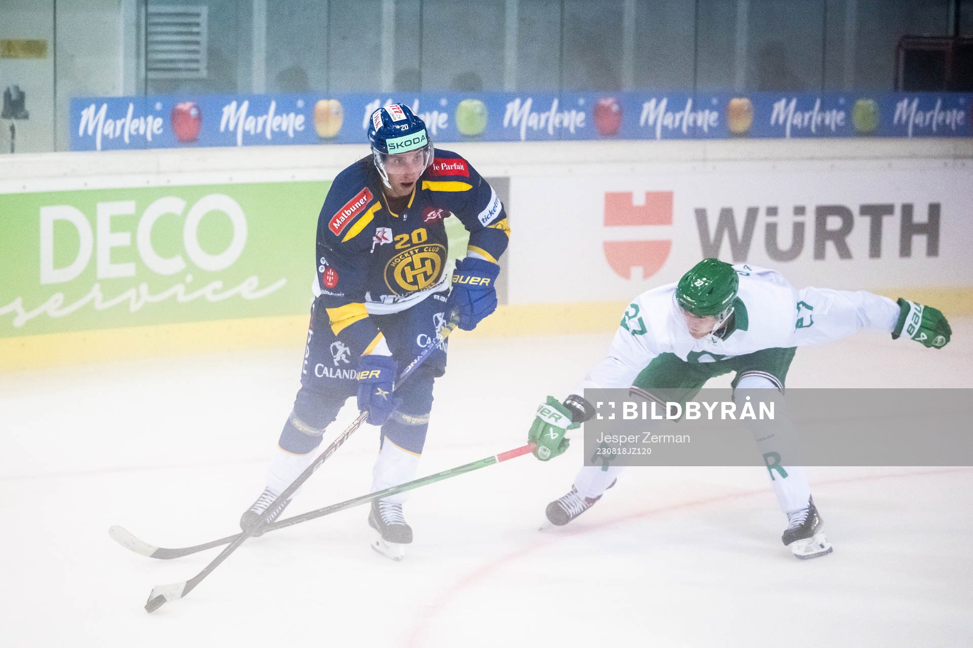 Michael Fora of Davos and Linus Sjödin of Rögle