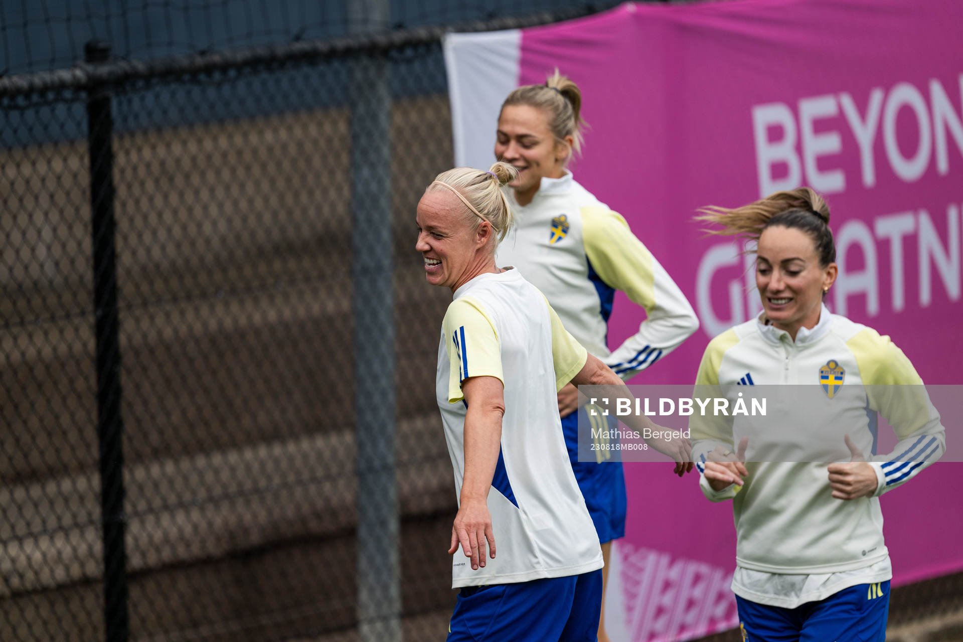 Fridolina Rolfö, Caroline Seger and Kosovare Asllani of