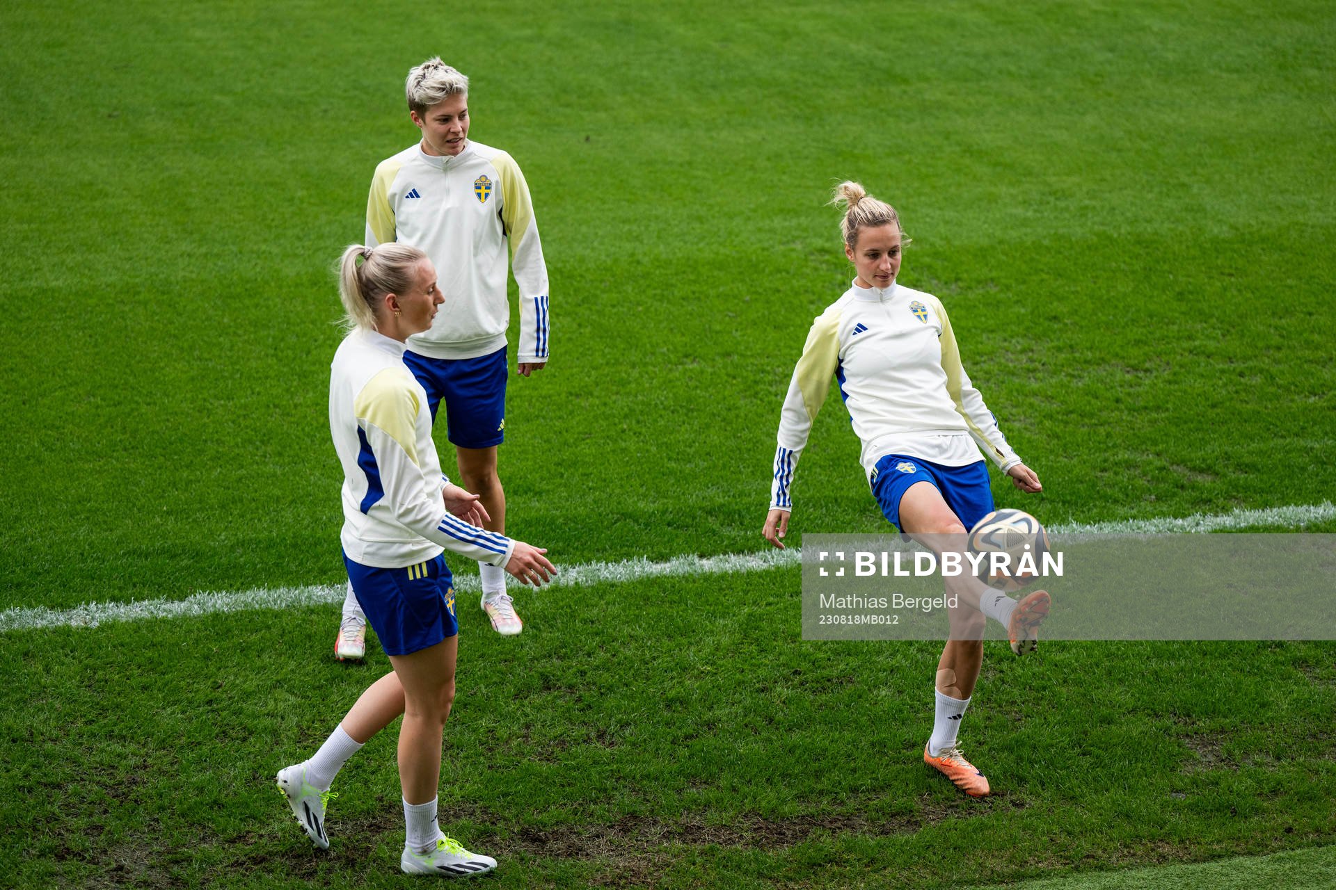 Stina Blackstenius, Lina Hurtig and Nathalie Björn of the
