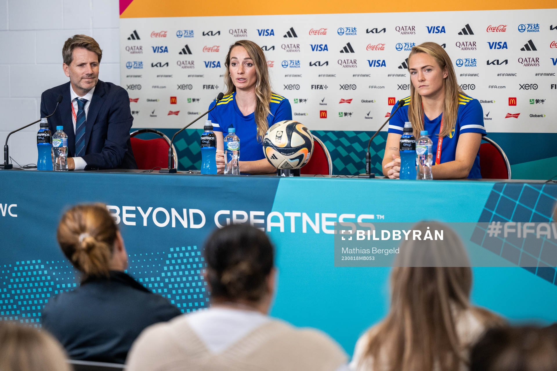 Kosovare Asllani and Magdalena Eriksson of the Swedish