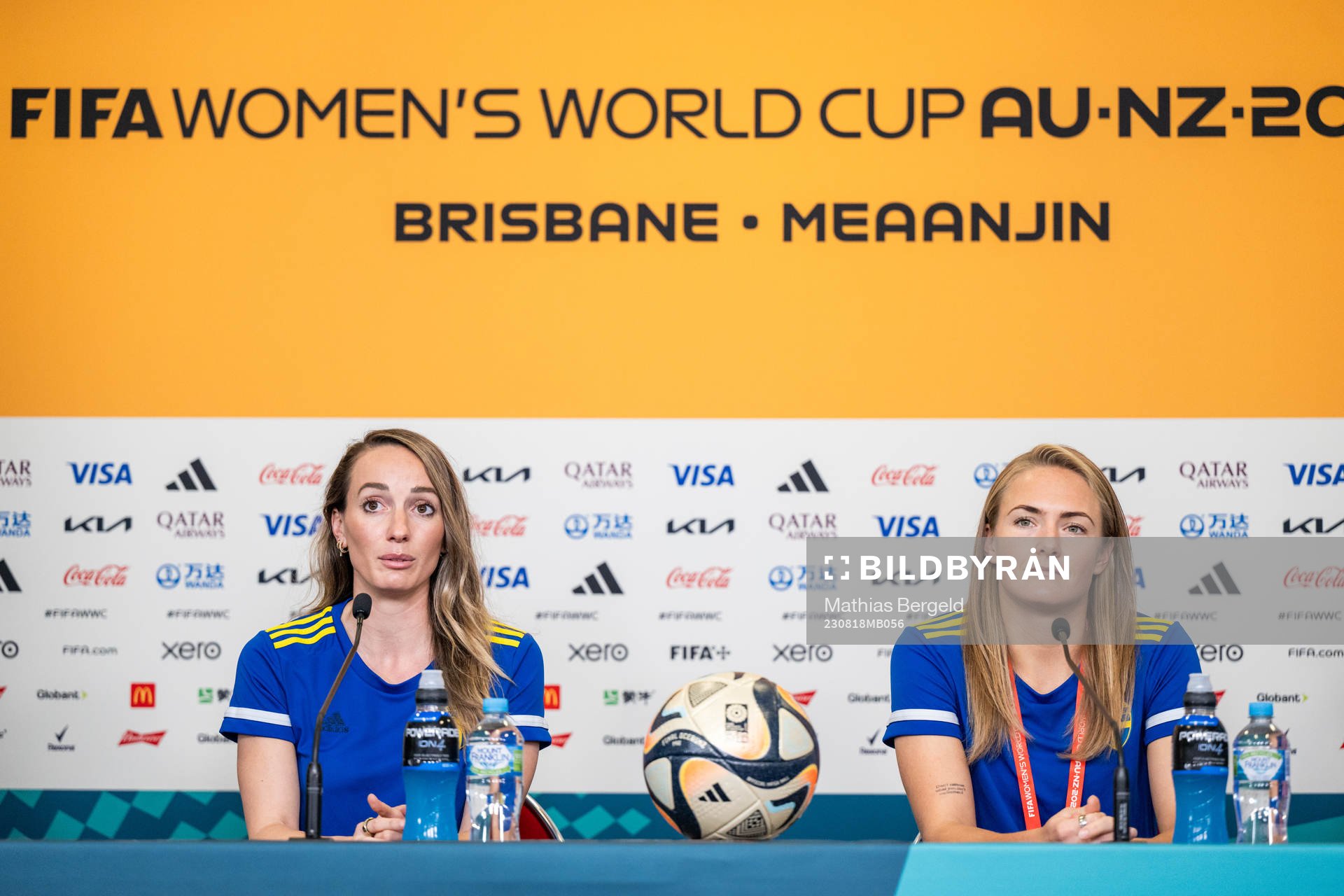 Kosovare Asllani and Magdalena Eriksson of the Swedish
