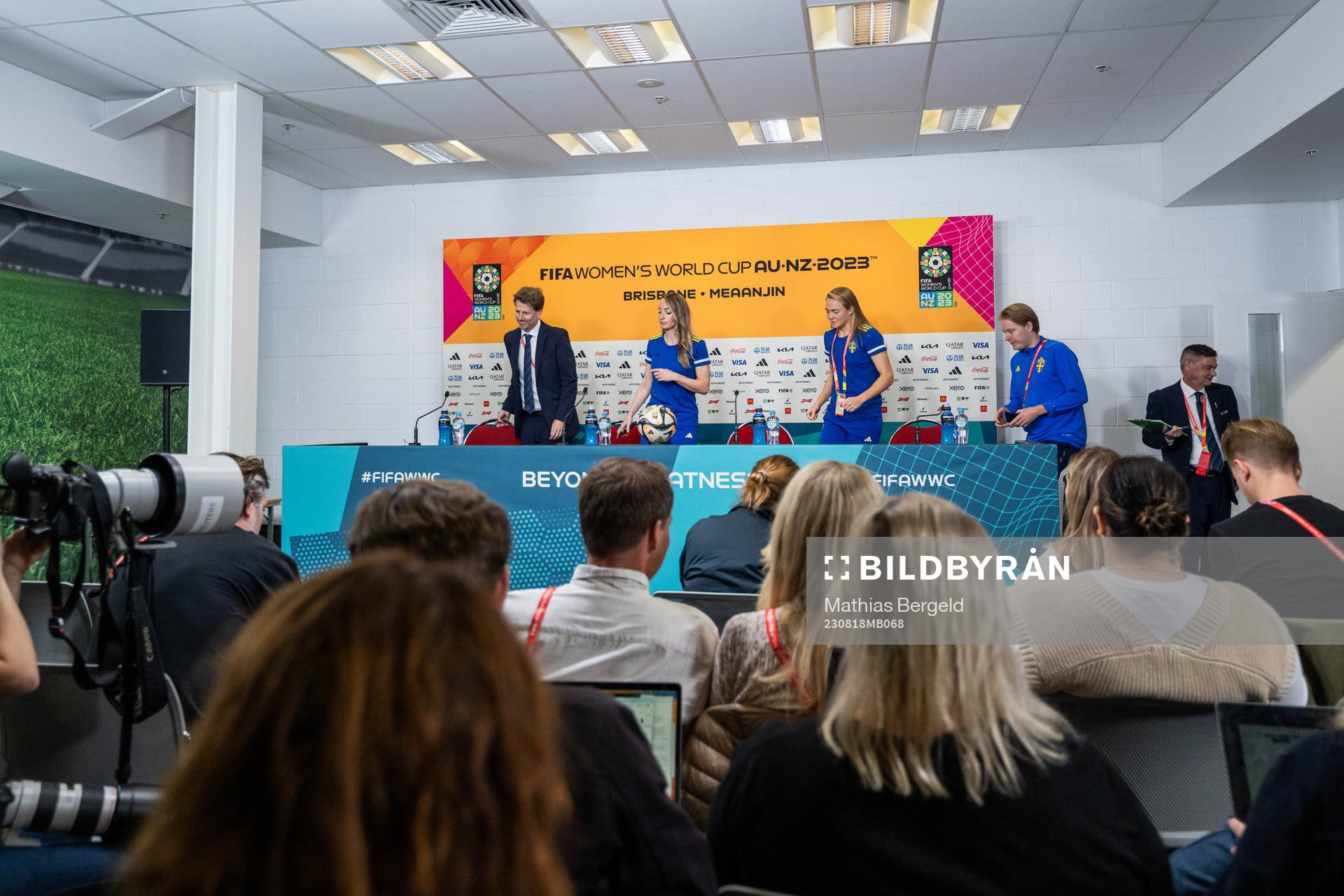 Kosovare Asllani, Magdalena Eriksson and press officer