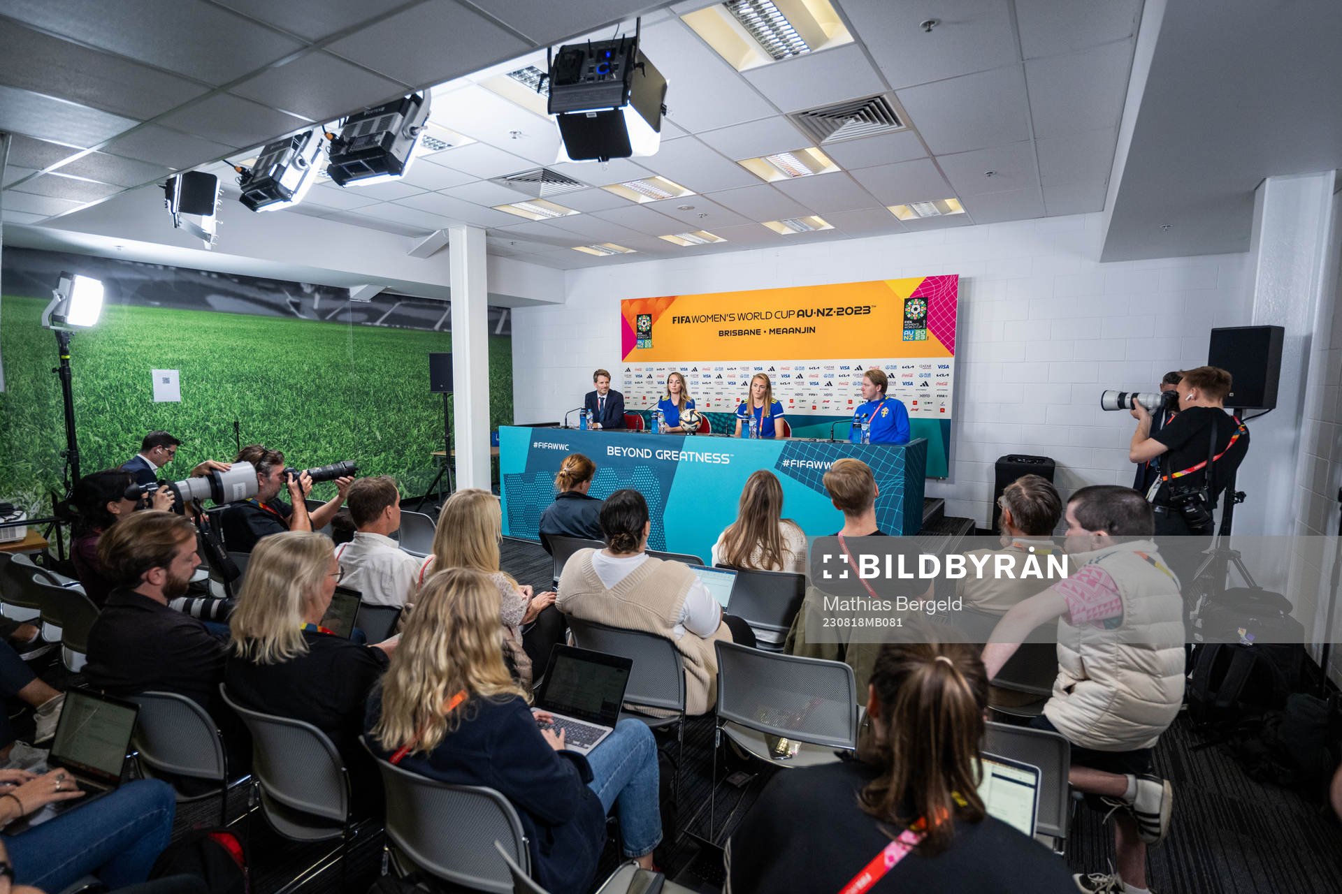 Kosovare Asllani, Magdalena Eriksson and press officer