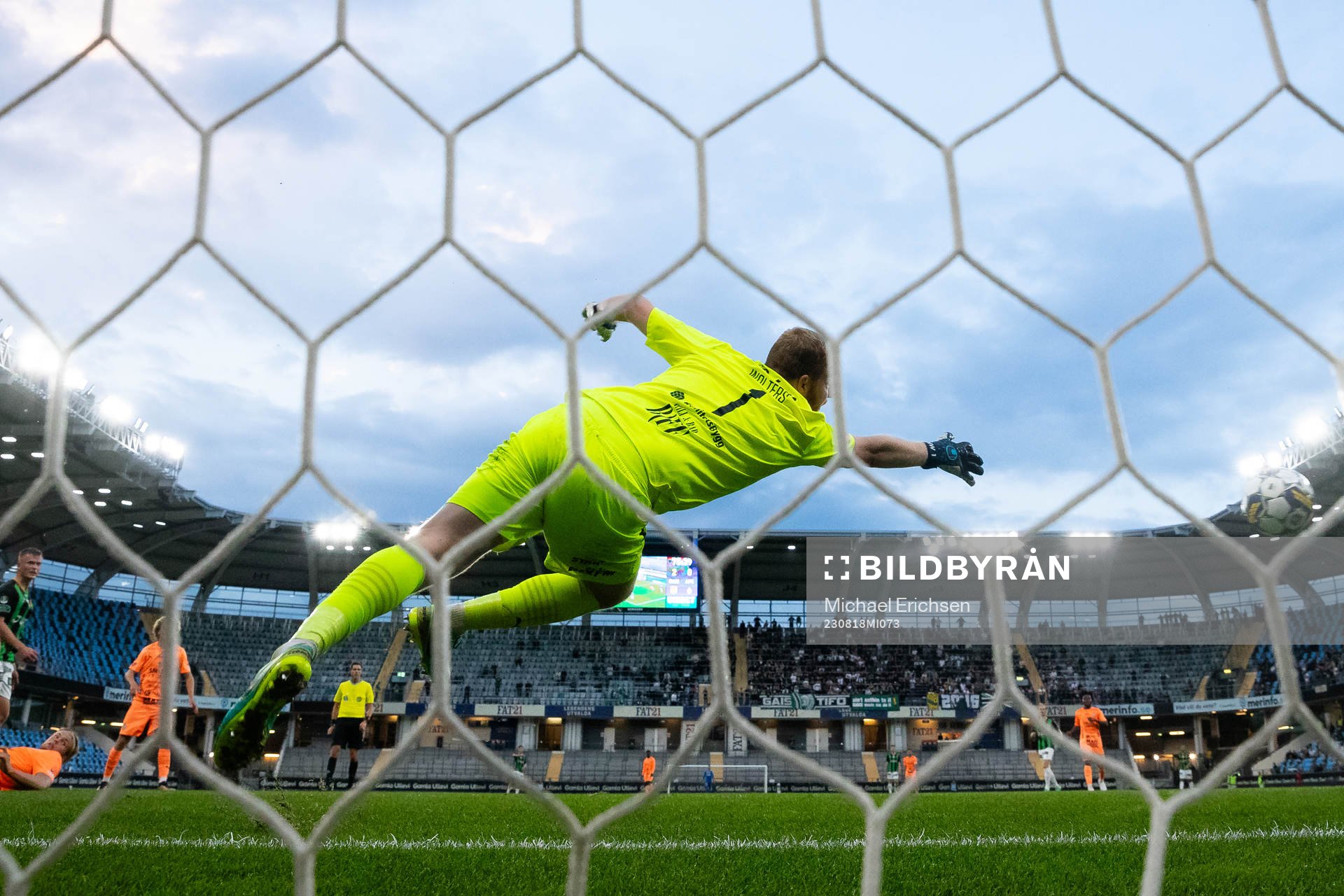 GAIS Alexander Ahl Holmström skjuter 3-0 i mål bakom AFC