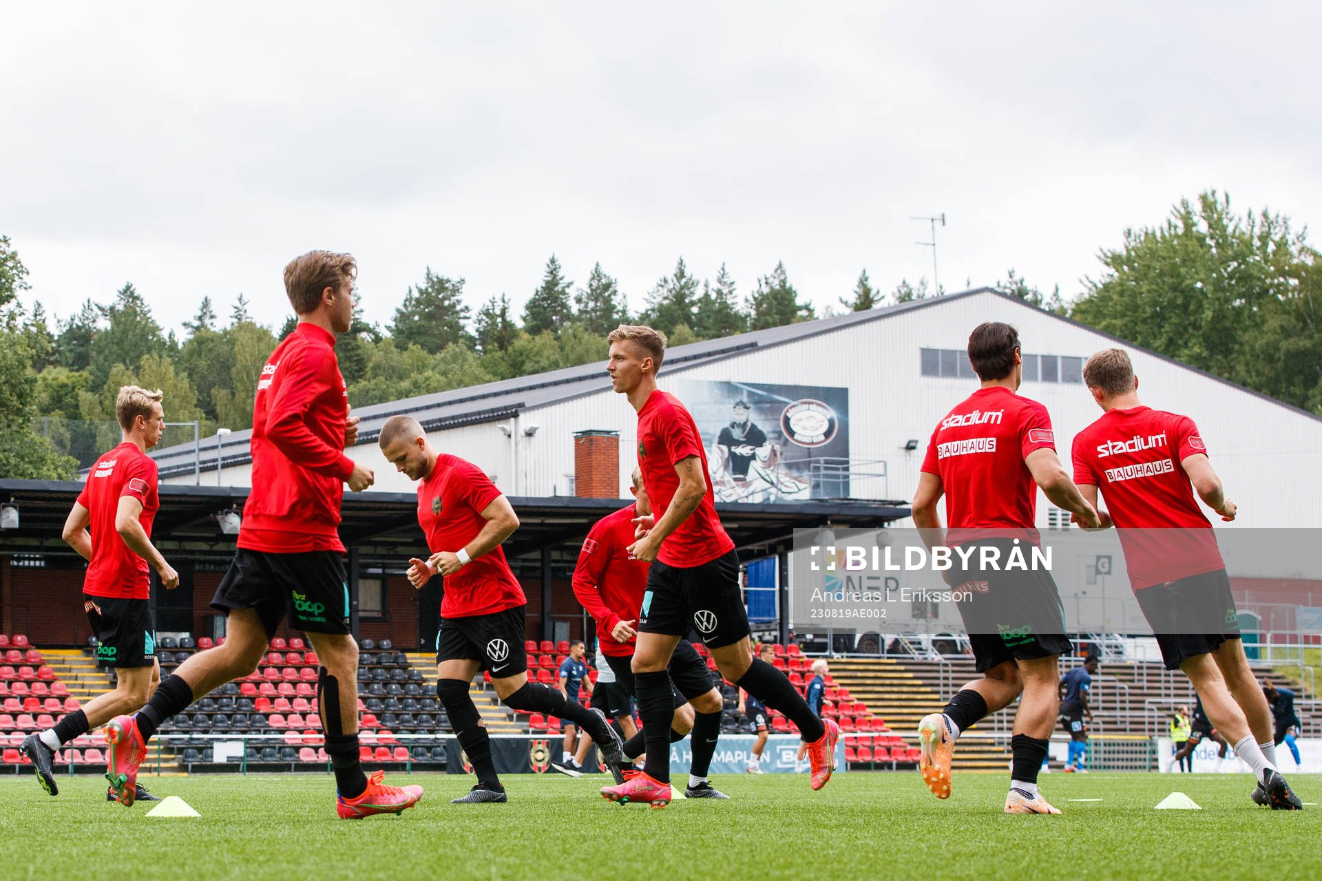 Brommapojkarnas spelare värmer upp