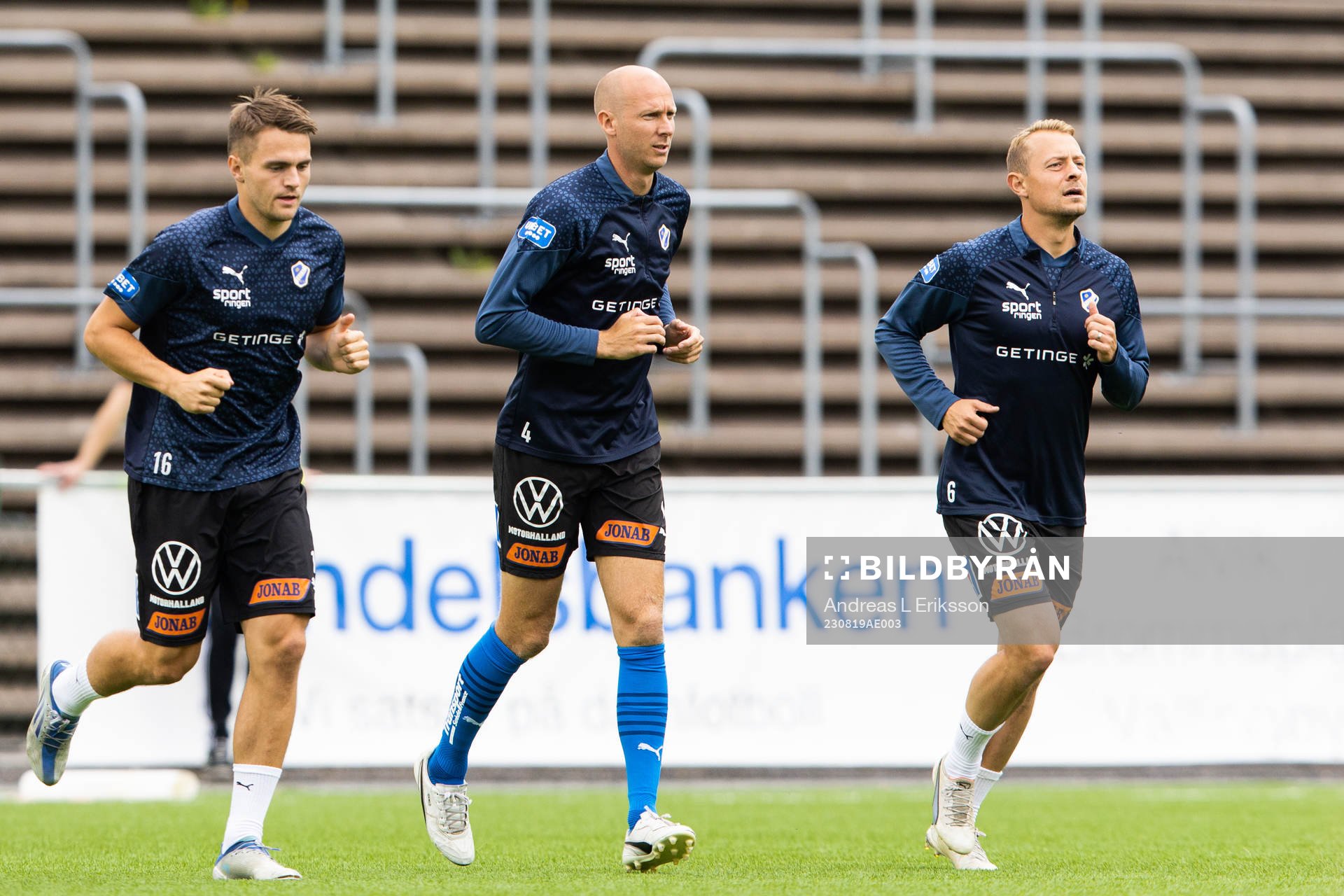 Halmstads spelare värmer upp