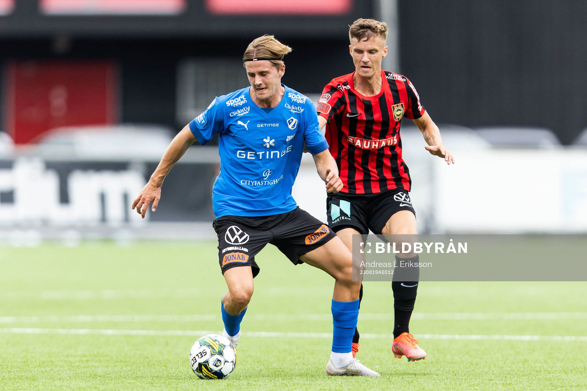 Halmstads Erik Ahlstrand och Brommapojkarnas Samuel Leach