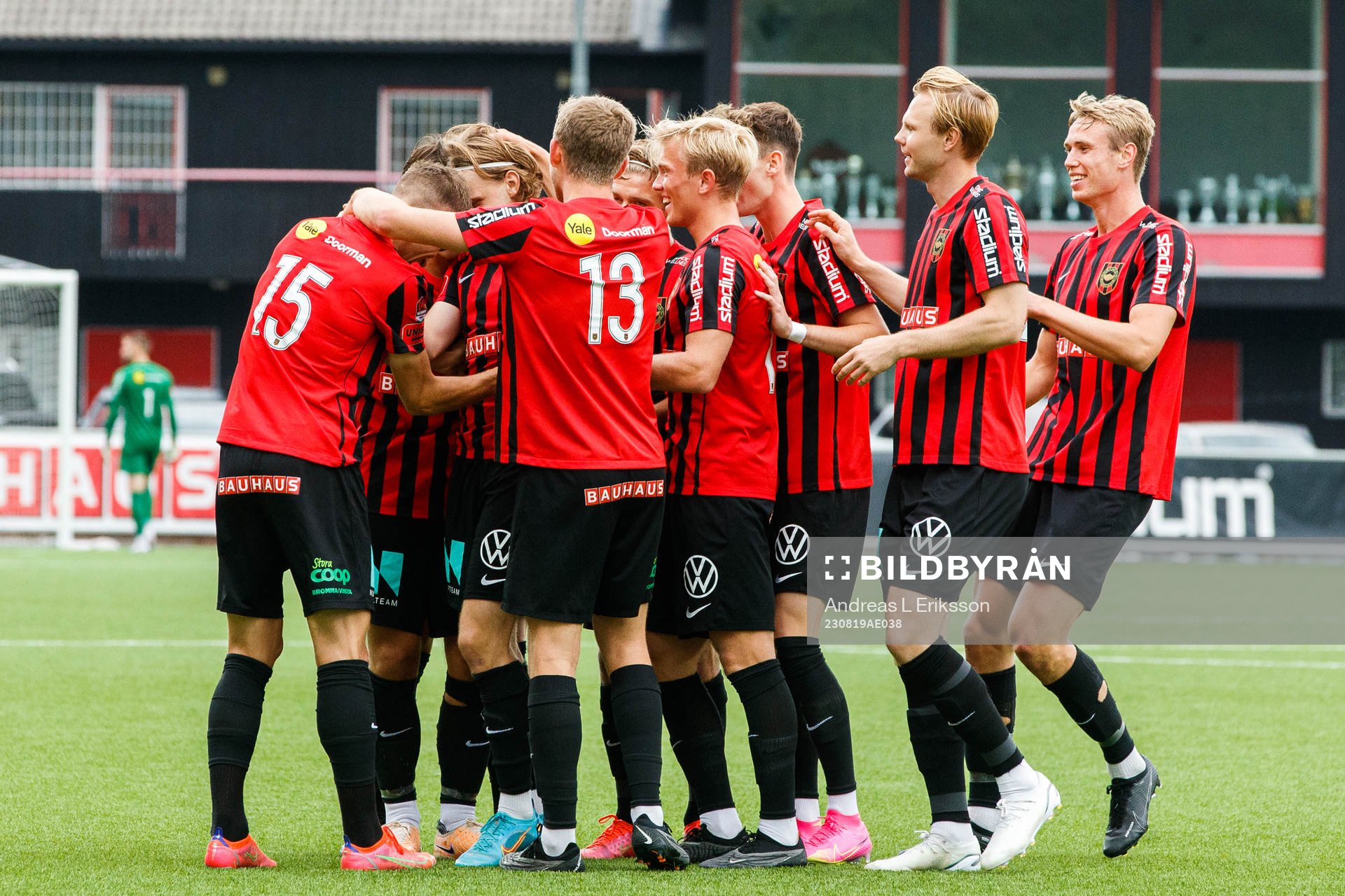 Brommapojkarnas spelare jublar
