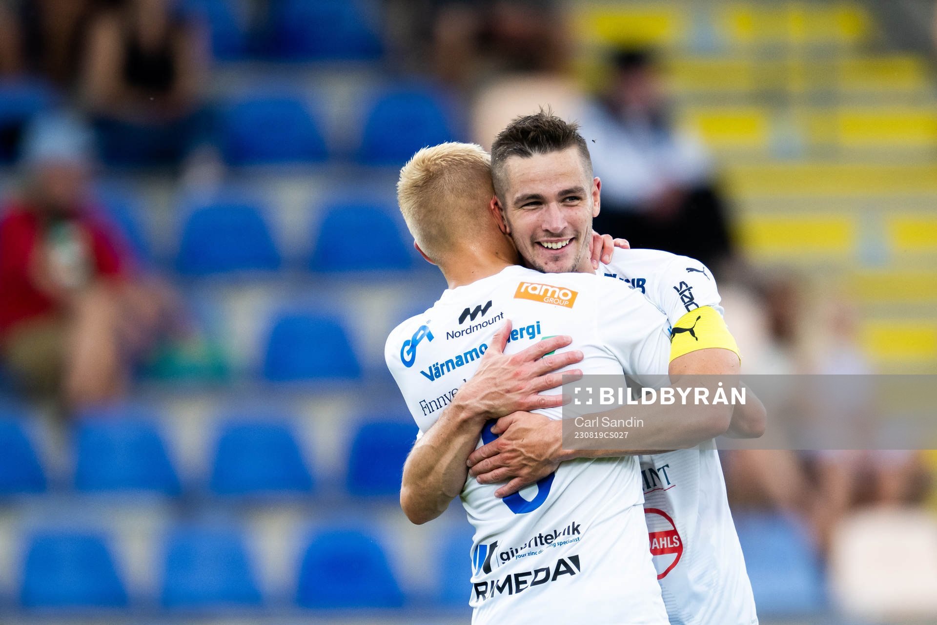 Värnamos Viktor Bergh och Oscar Johansson  jublar