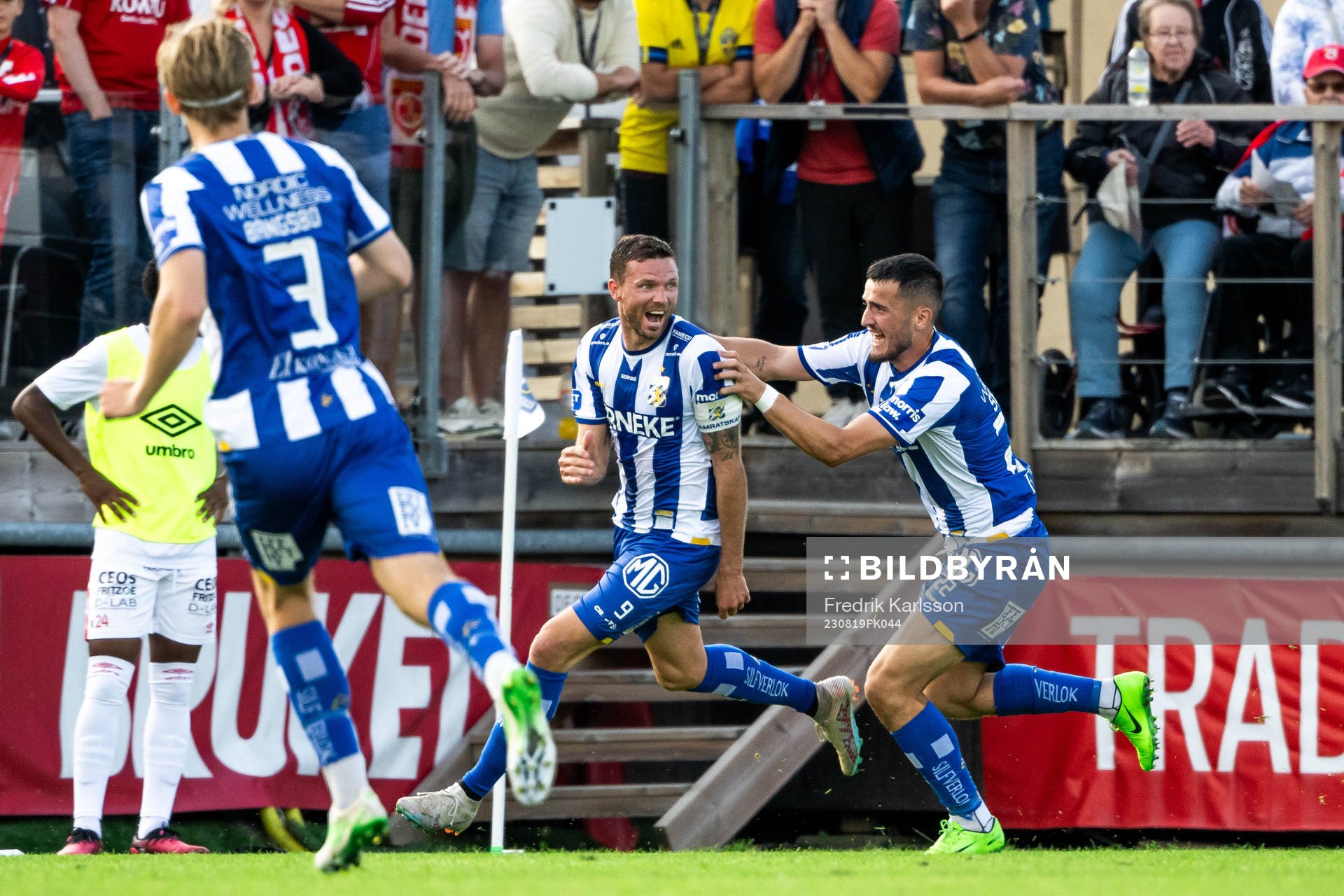 Degerfors Gustav Lindgren och Justin Salmon jublar
