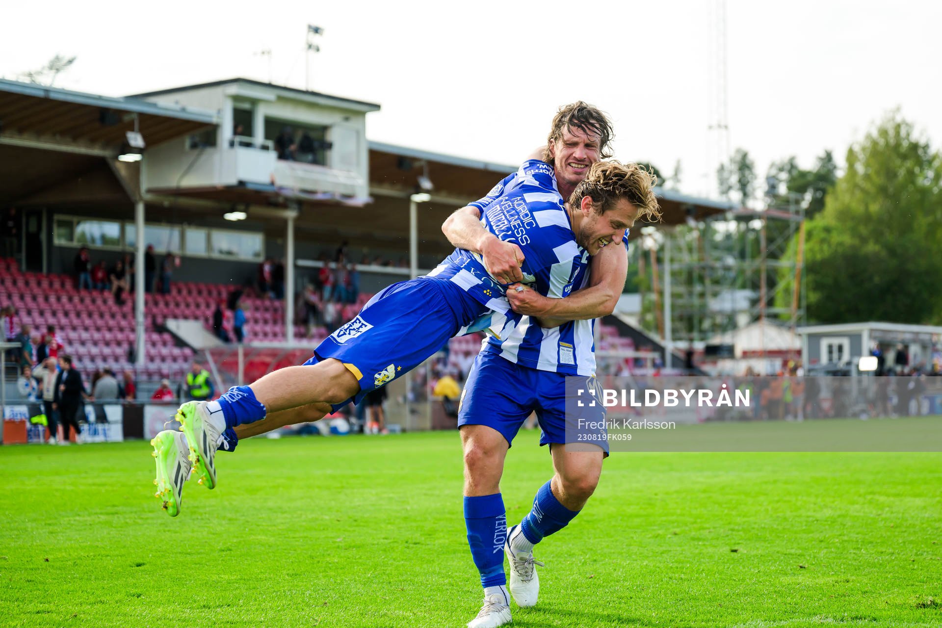 IFK Göteborgs Arbnor Mucolli och Gustav Svensson jublar