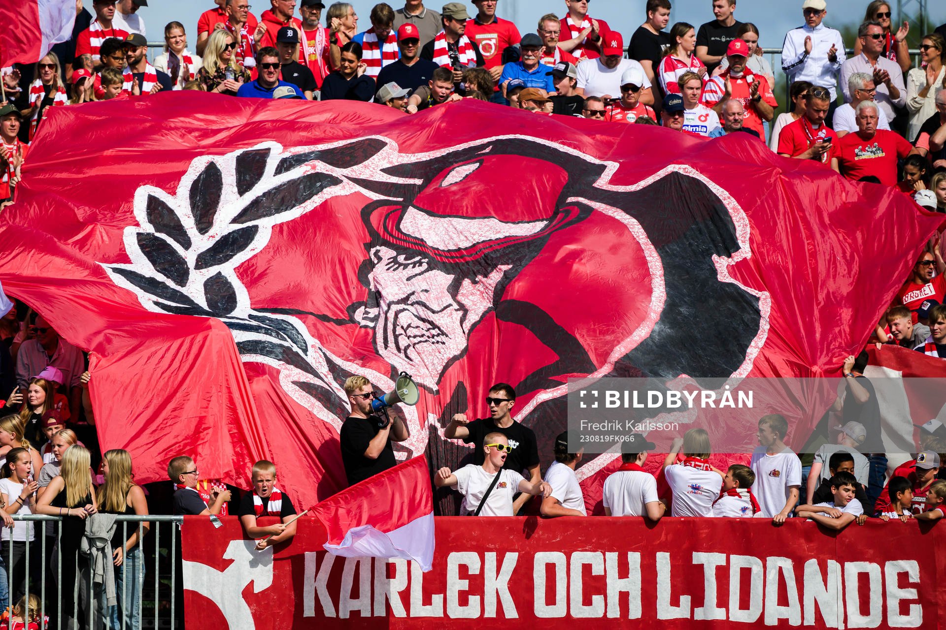 Degerfors supportrar med tifo