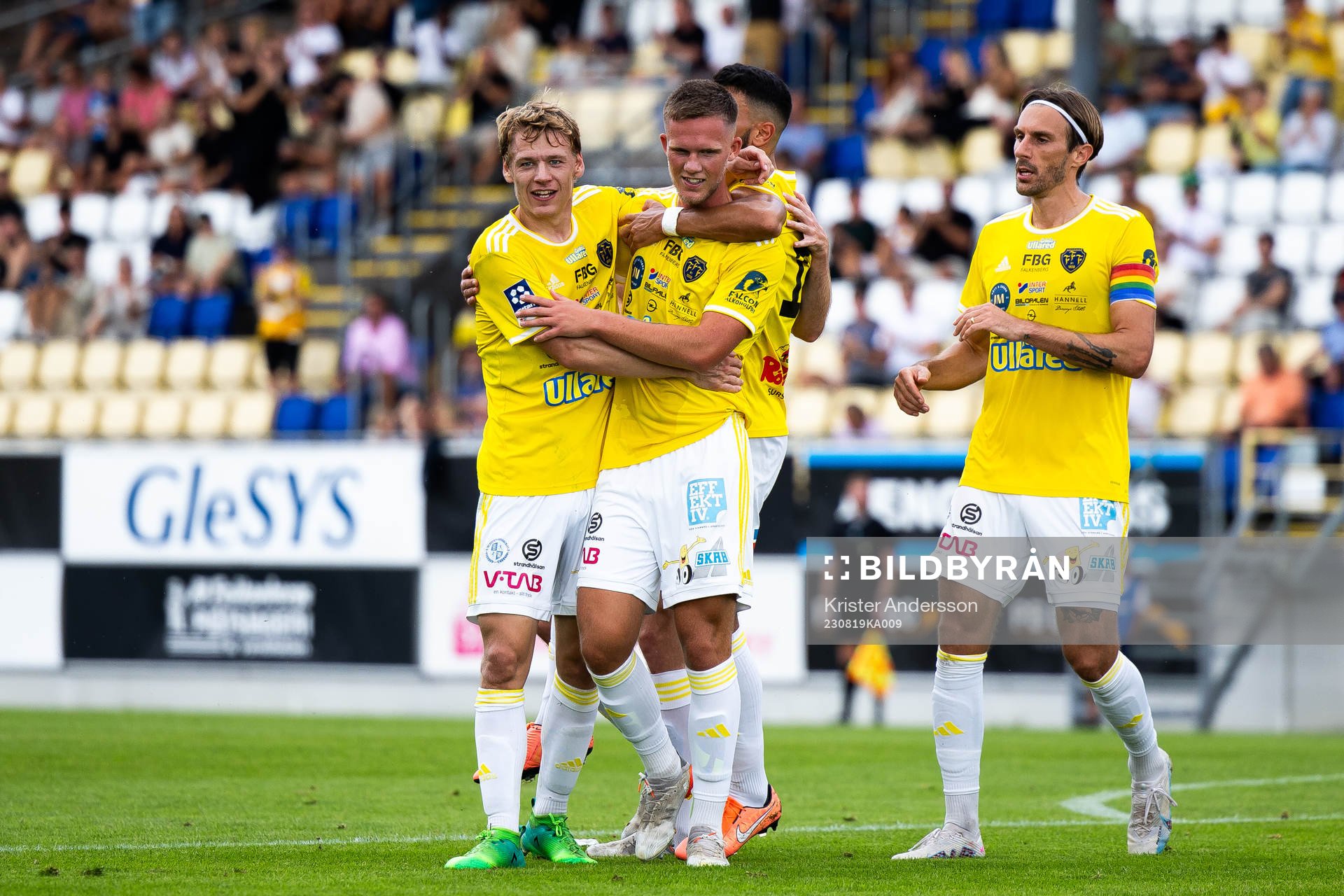 Falkenbergs Tim Stålheden jublar med Melker Nilsson och