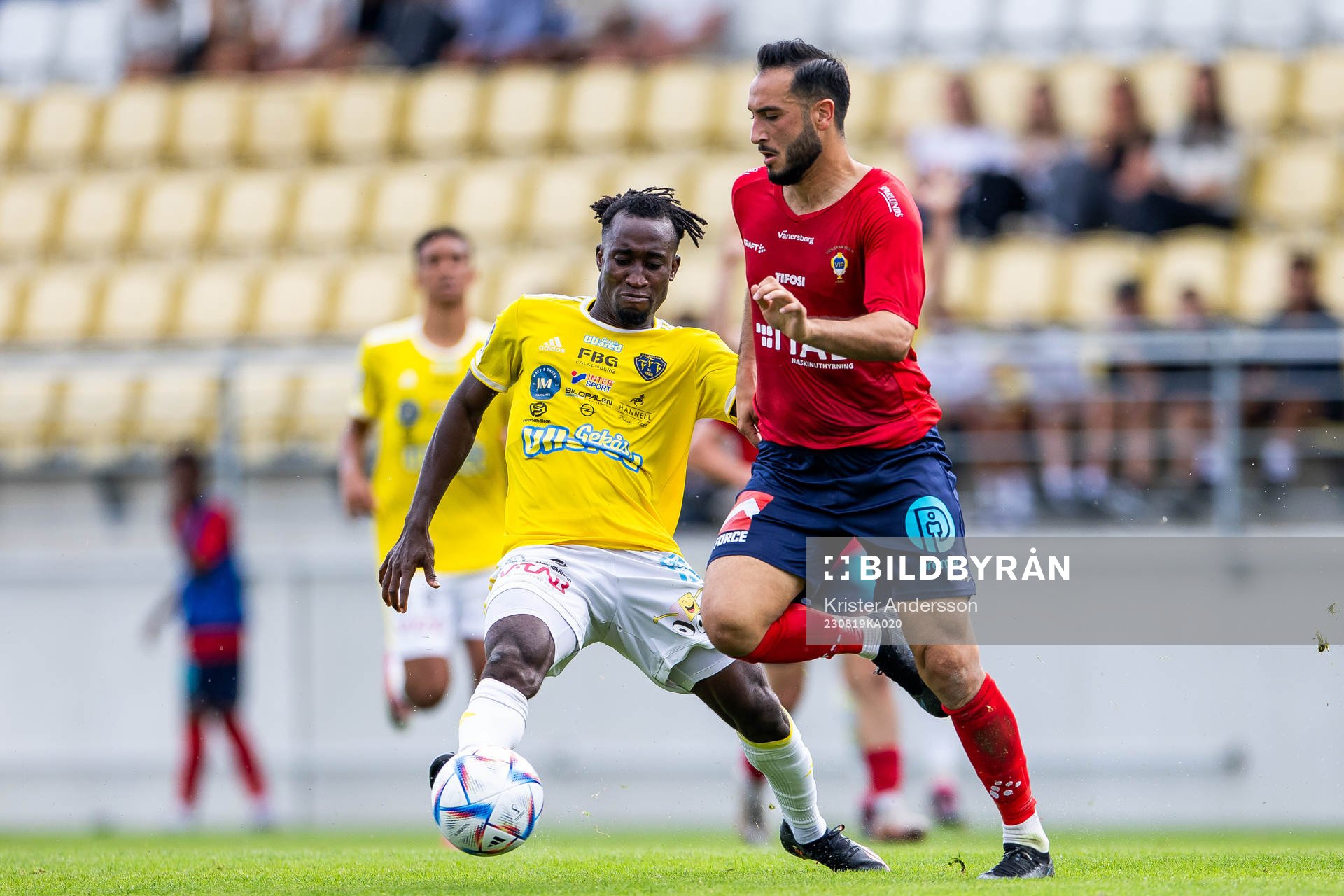 Falkenbergs Godwin Aguda och Vänersborgs Ali Al-Habobi