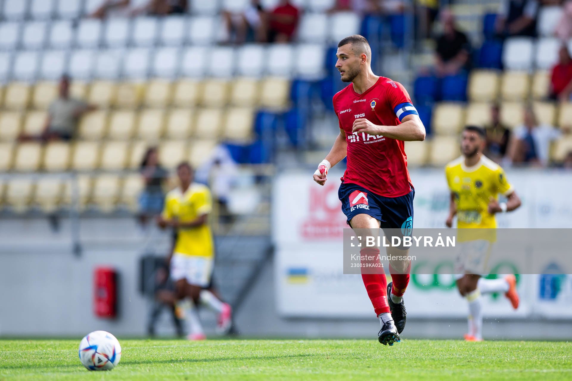 Vänersborgs Milos Andelkovic under fotbollsmatchen i Ettan södra mellan Falkenberg och Vänersborg den 19 augusti 2023 i Falkenberg. 