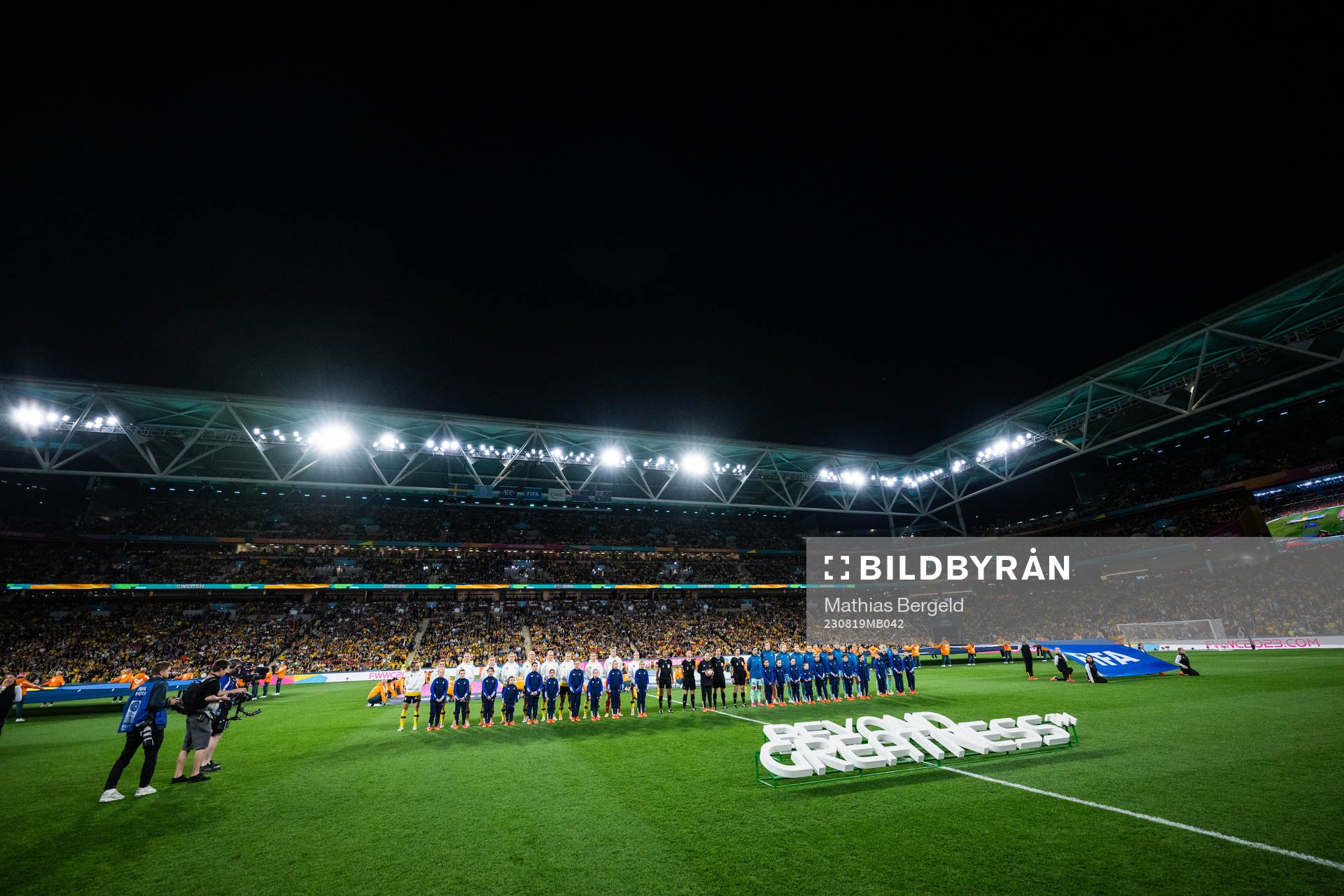 Players of Sweden and of Australia