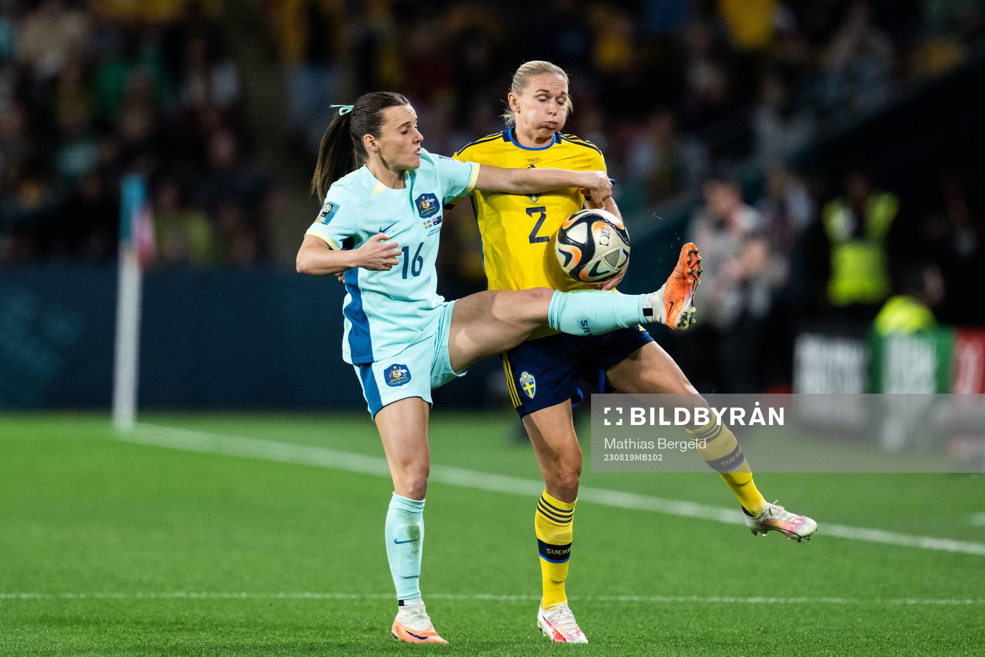 Hayley Raso of Australia and Jonna Andersson of Sweden