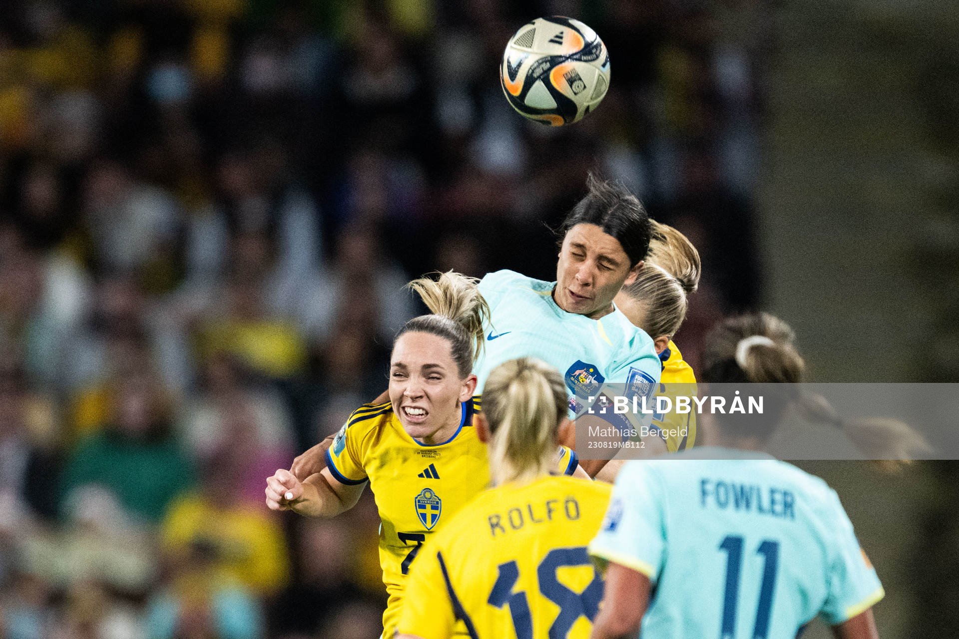 Elin Rubensson of Sweden and Sam Kerr of Australia