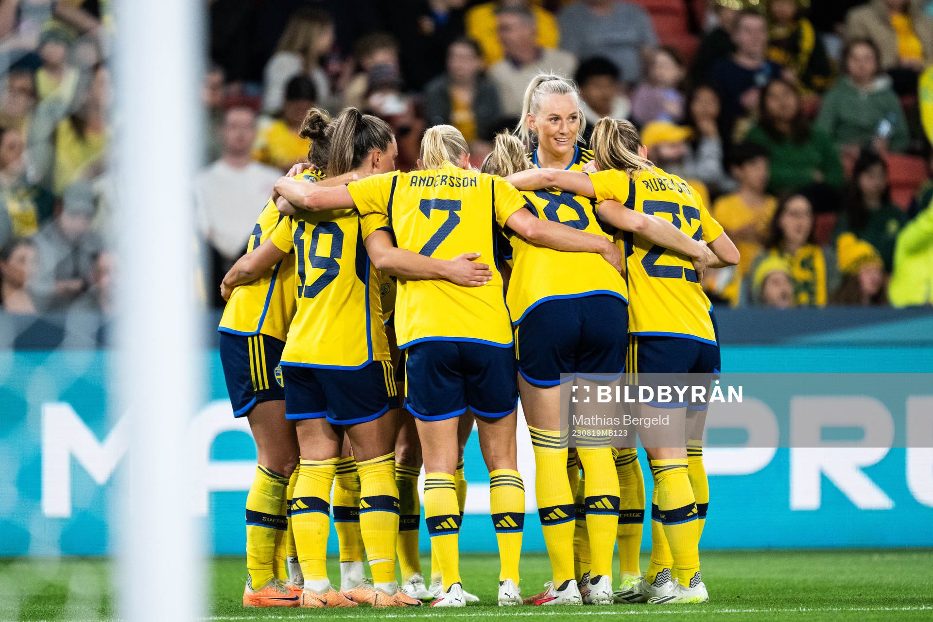Kosovare Asllani of Sweden celebrates with team mates