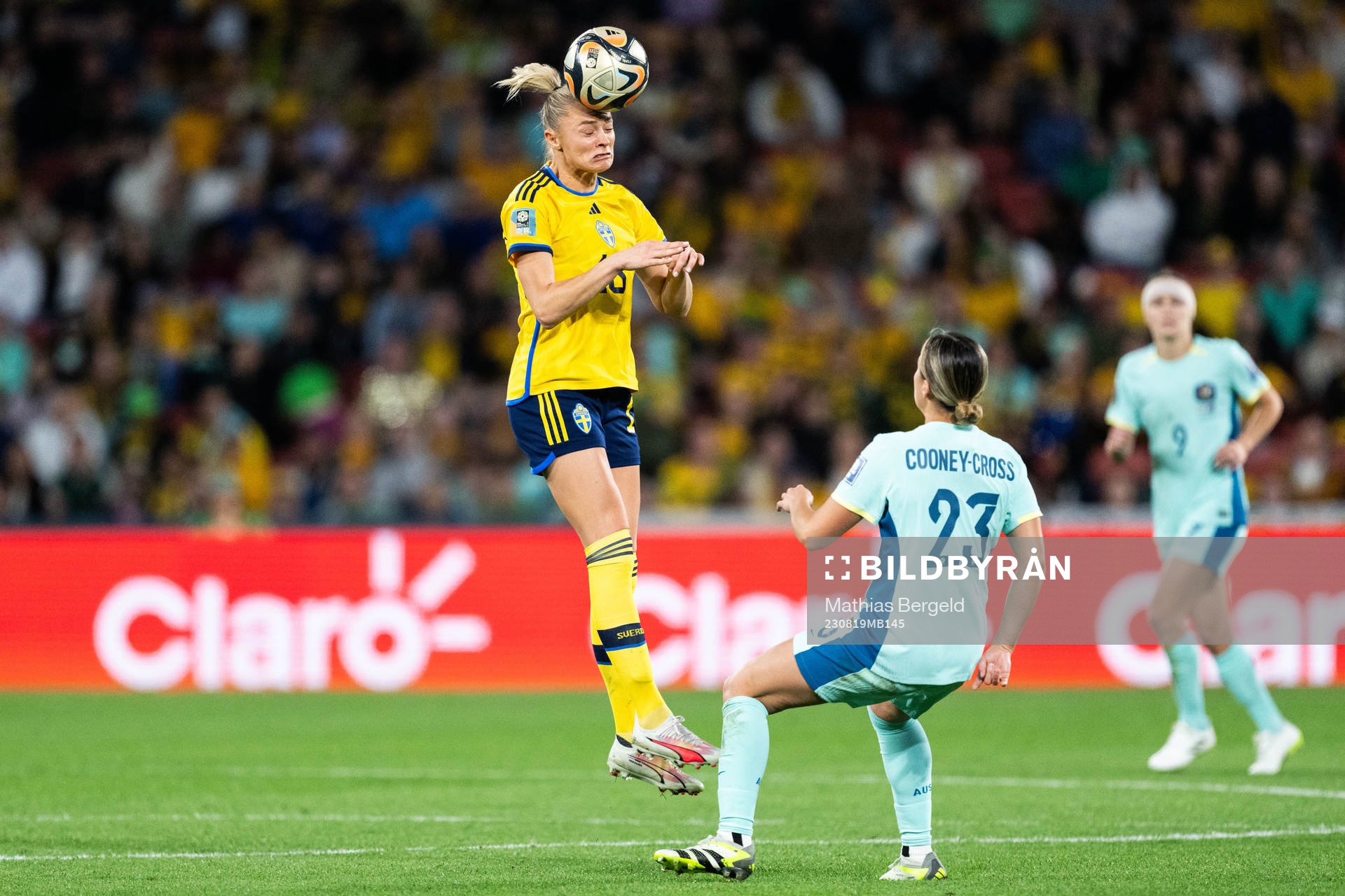 Fridolina Rolfö of Sweden and Kyra Cooney-Cross of