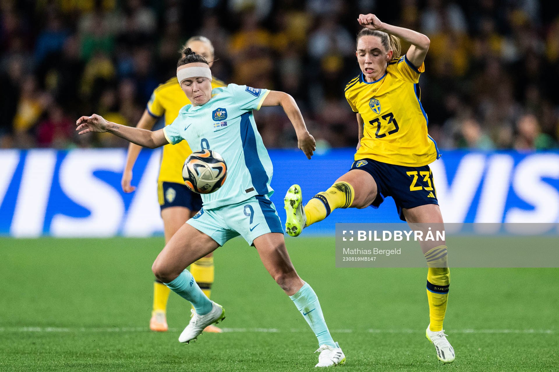 Caitlin Foord of Australia and Elin Rubensson of Sweden