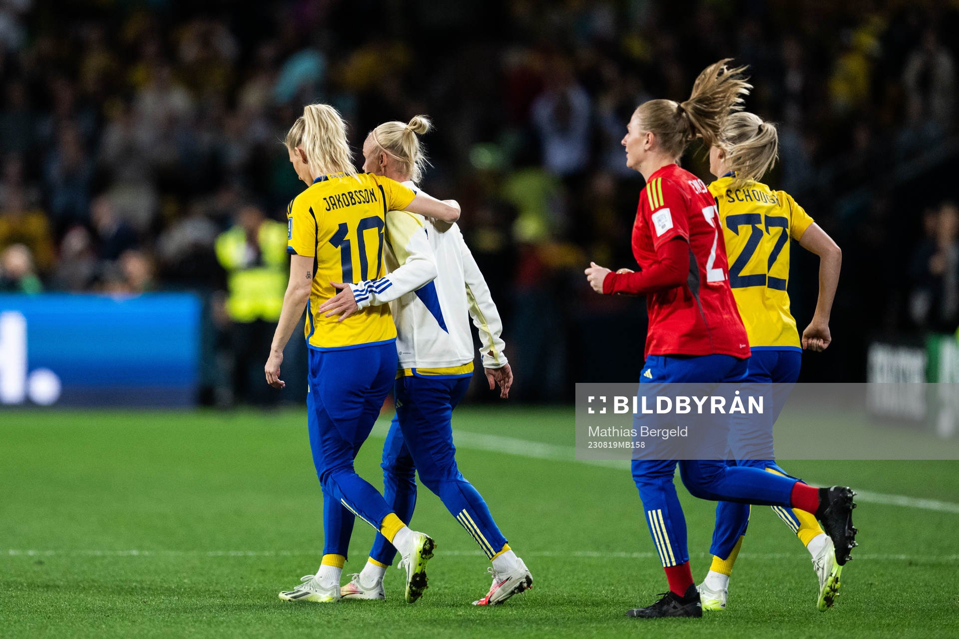 Sofia Jakobsson, Caroline Seger, goalkeeper Tove Enblom and