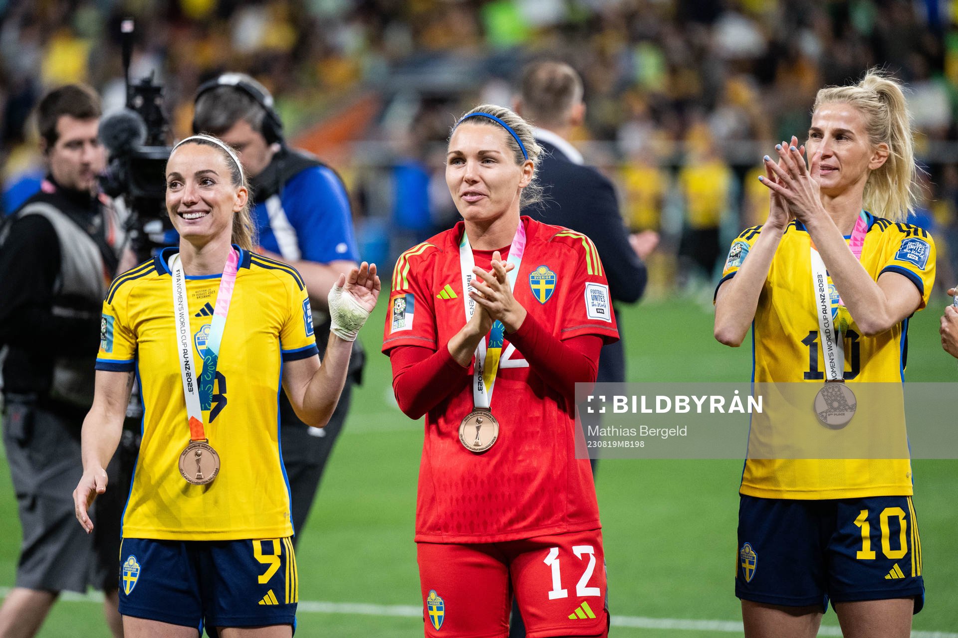 Kosovare Asllani, goalkeeper Jennifer Falk and Sofia