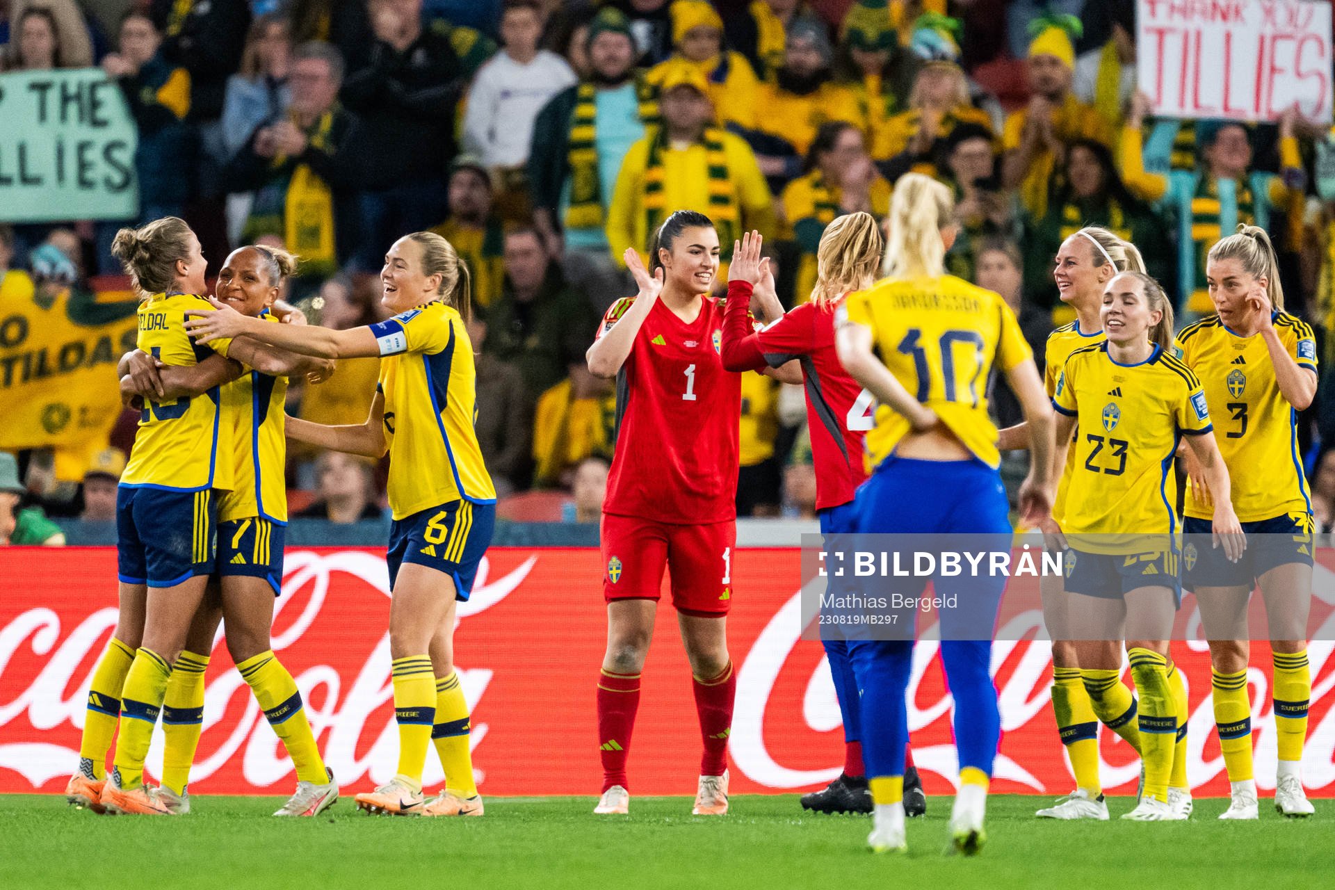 Filippa Angeldahl, Madelen Janogy, Magdalena Eriksson, goalkeeper Zecira Musovic, goalkeeper Tove Enblom, Amanda Ilestedt, Elin Rubensson and Linda Sembrant of Sweden celebrate after the FIFA Women's World Cup bronze medal match between Sweden and Australia on August 19, 2023 in Brisbane.