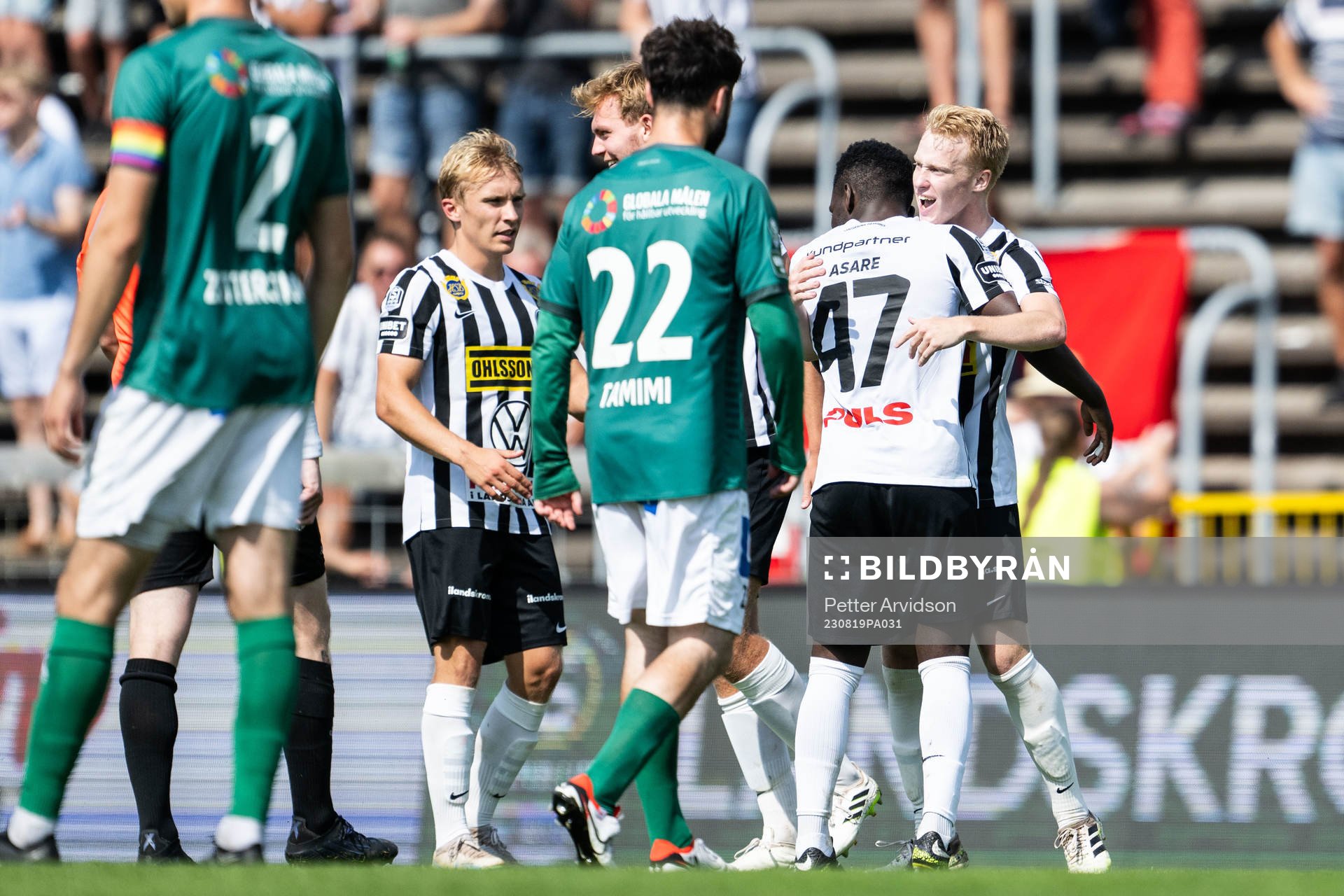 Landskronas David Edvardsson och Kofi Asare jublar